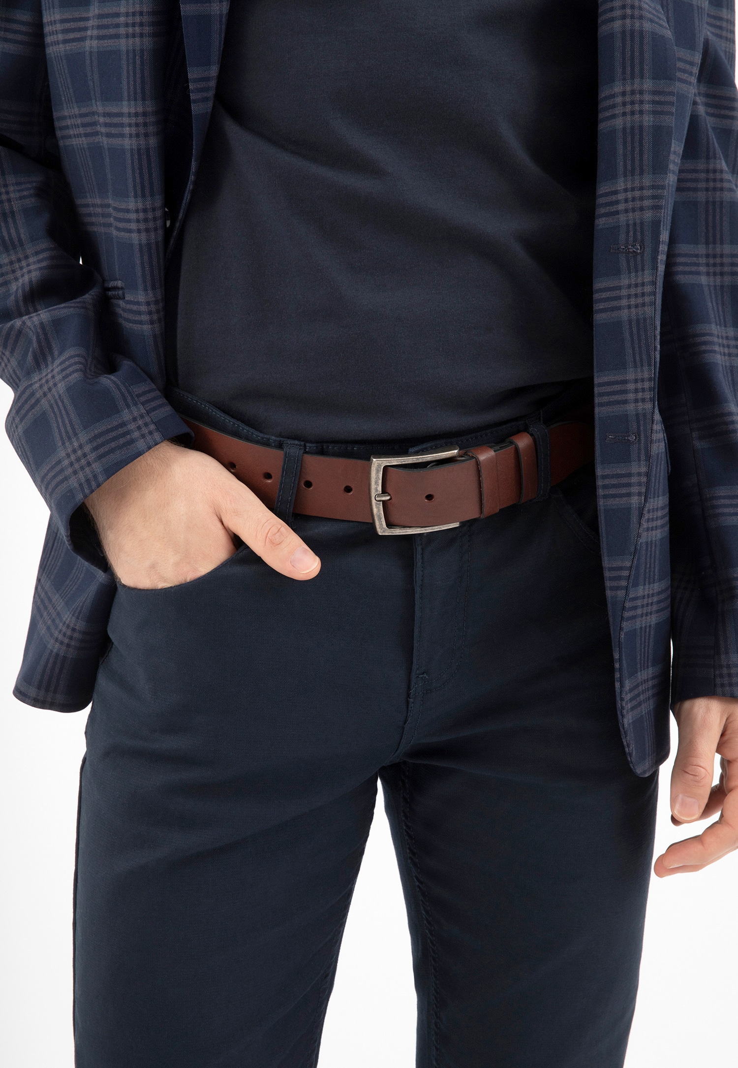 Brązowy pasek męski wykonany z gładkiej skóry licowej