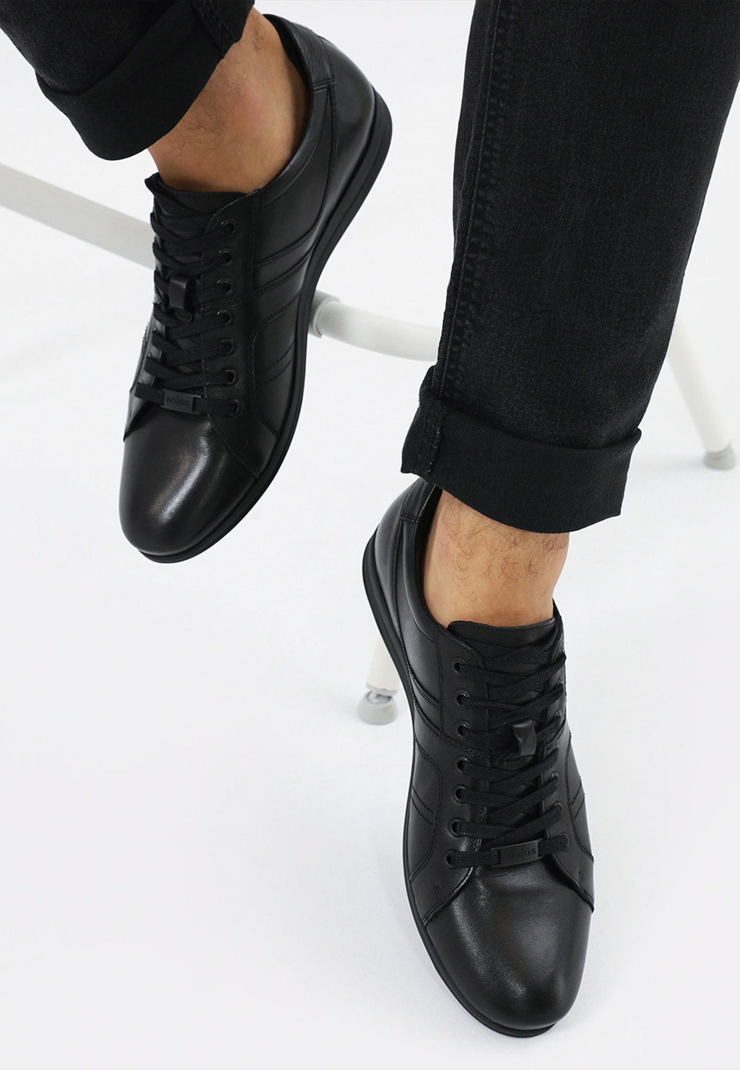 Brązowe sneakersy męskie wykonane ze skóry licowej