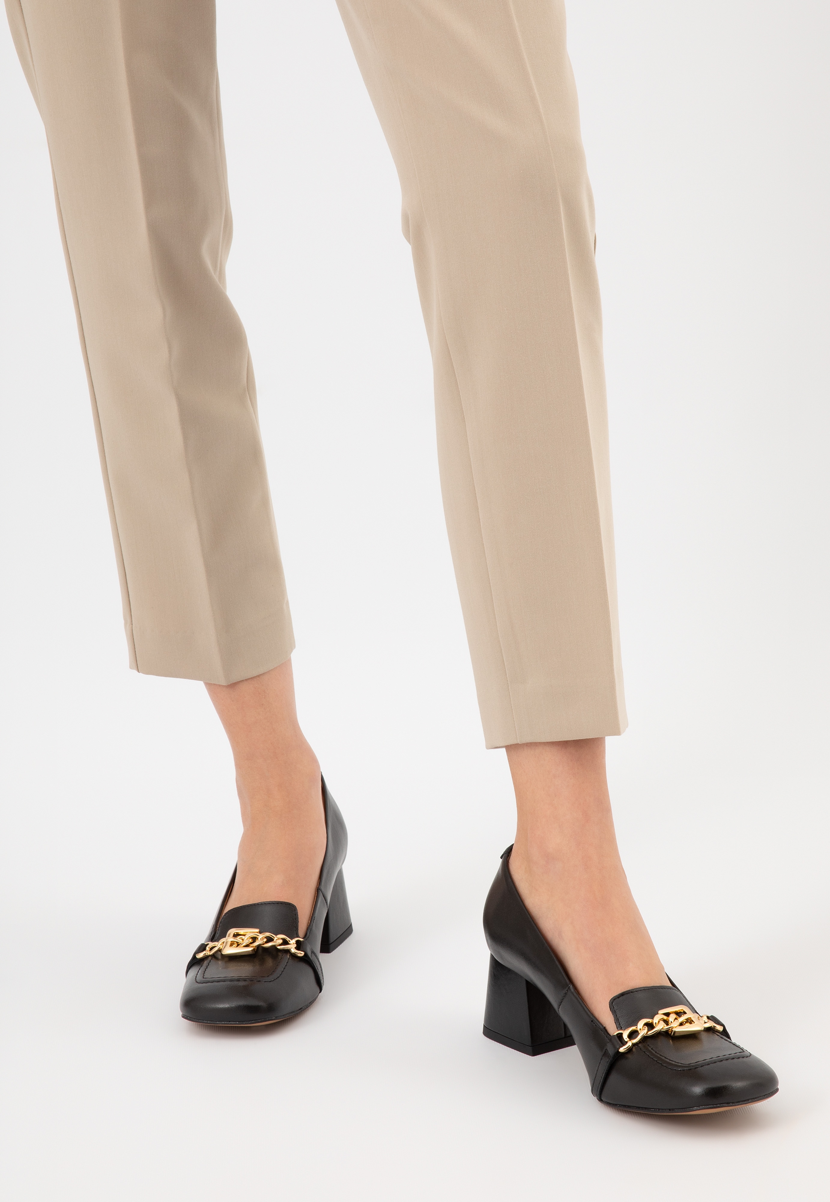 Eleganckie beżowe mokasyny damskie na obcasie