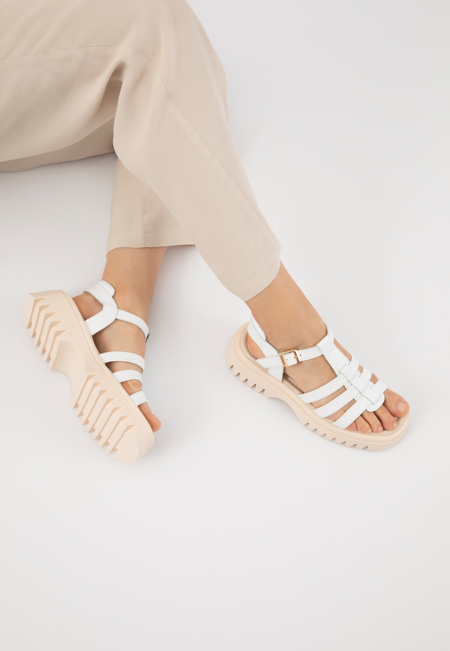 Białe sandały damskie na masywnej podeszwie