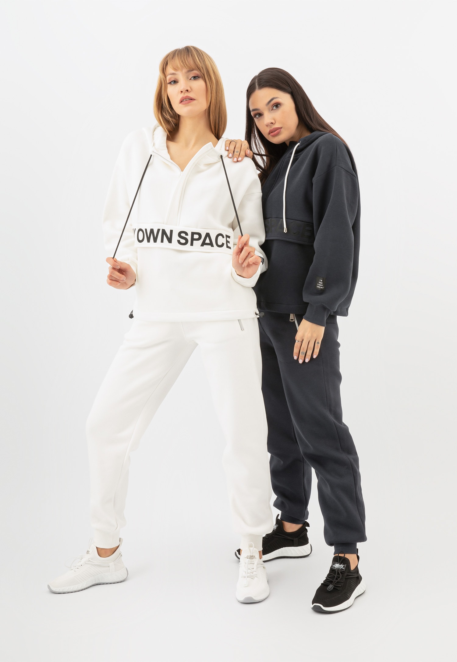 RELAKS białe spodnie damskie dresowe z zapięciem na zamek