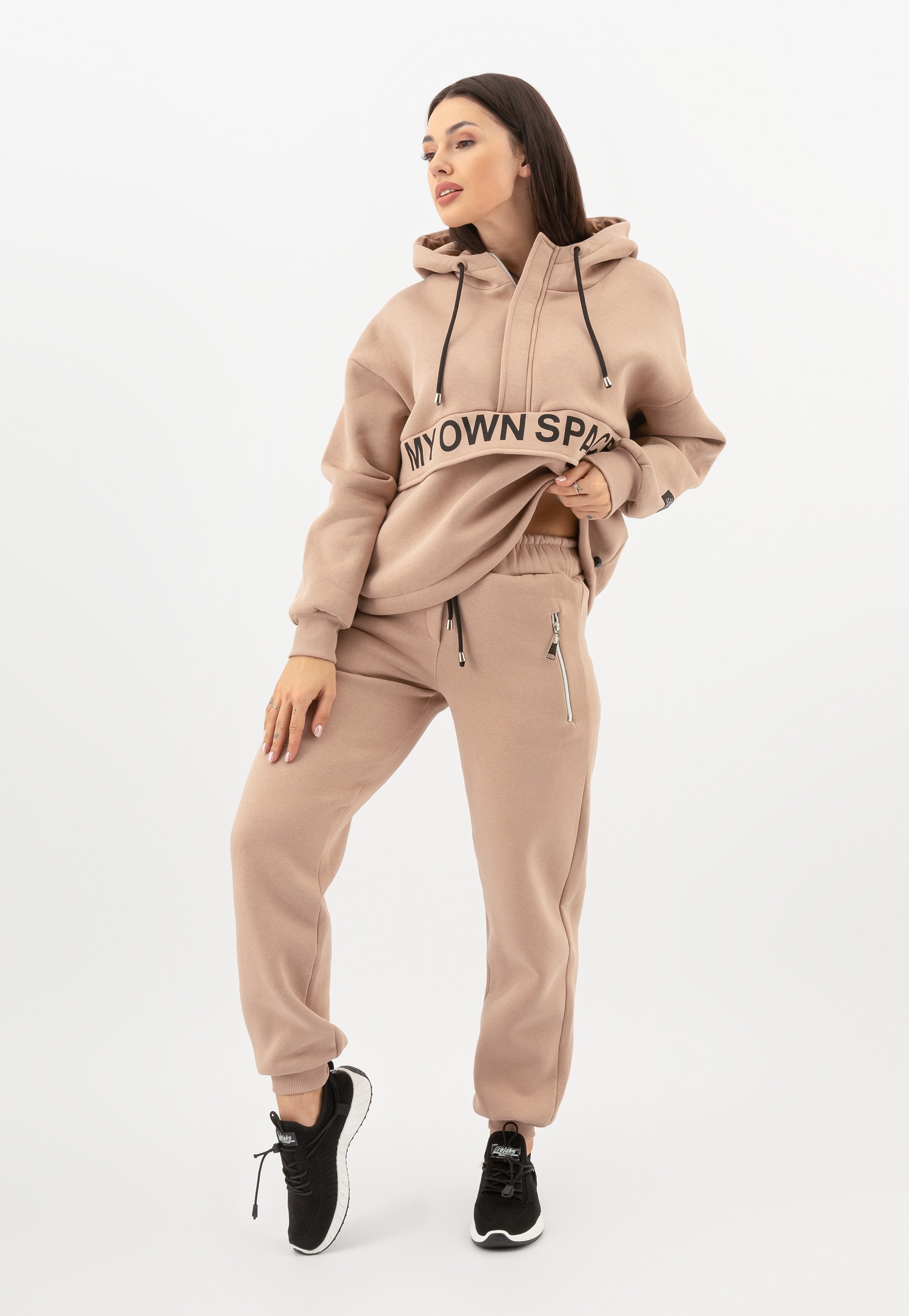 RELAKS białe spodnie damskie dresowe z zapięciem na zamek