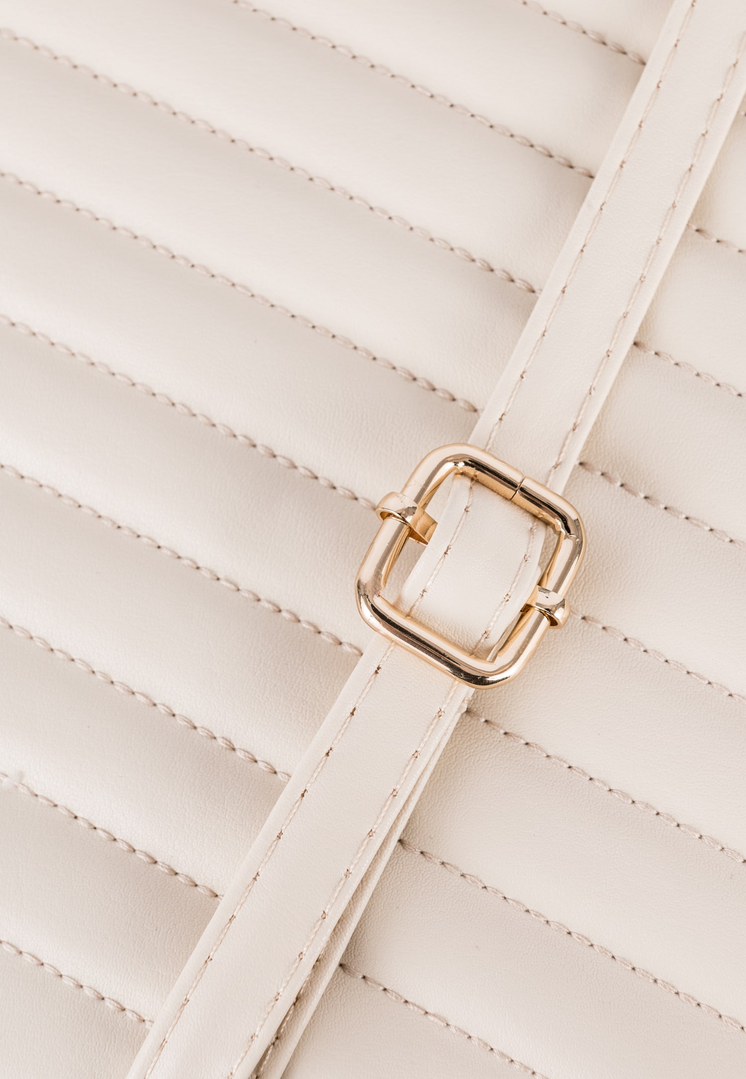 WJS czarne etui pikowane w jodełkę