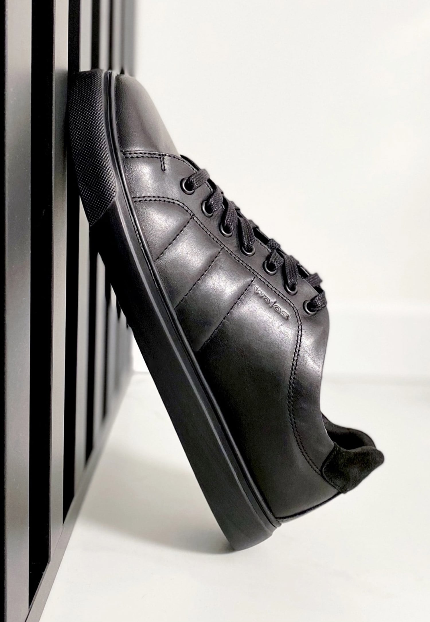 Czarne trampki męskie ze skóry licowej