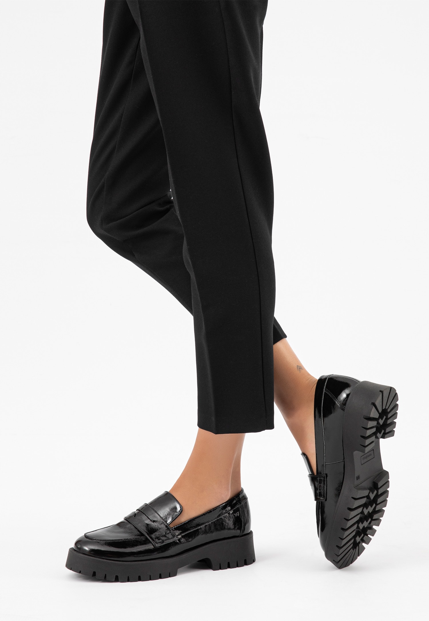 Czarne lakierowane mokasyny damskie