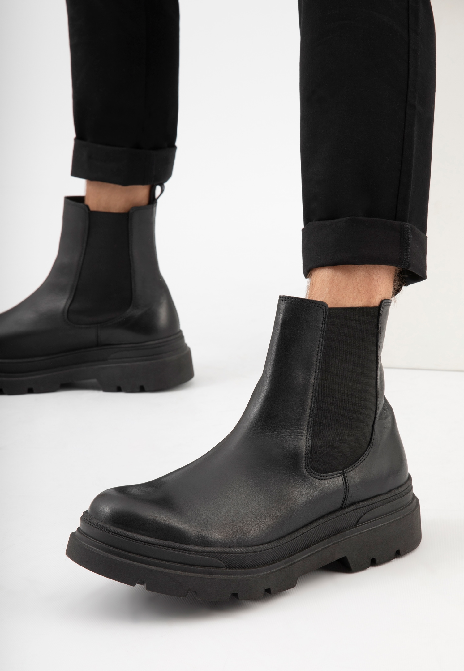 Czarne sztyblety męskie na grubej podeszwie