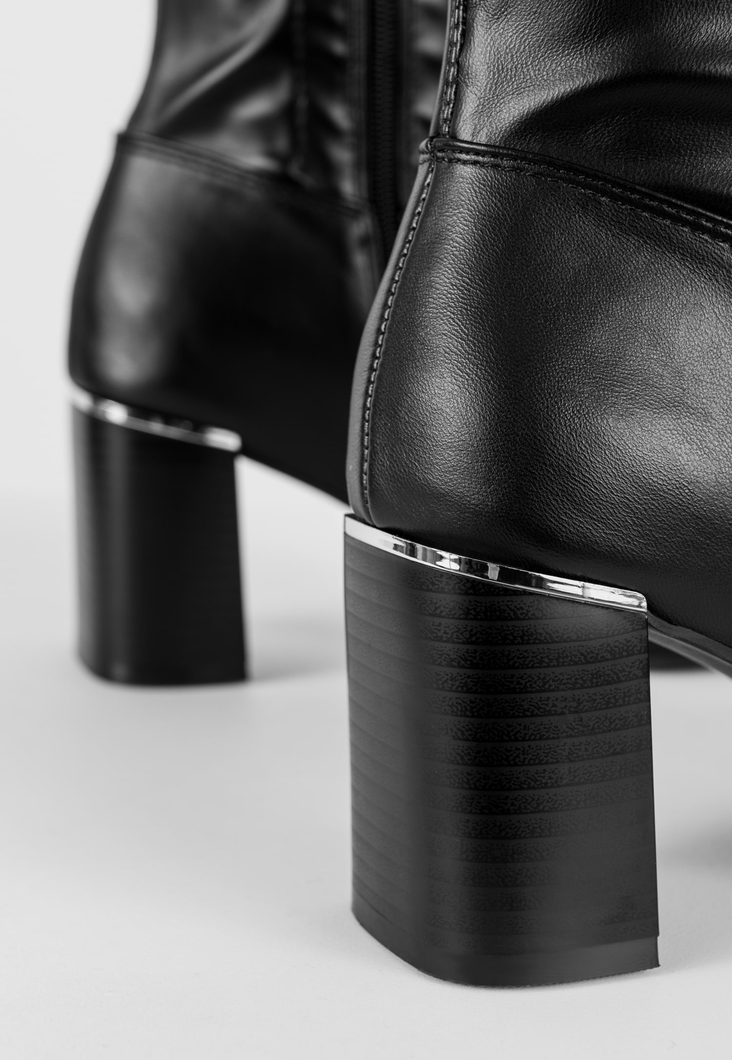 WJS czarne wysokie kozaki damskie na obcasie