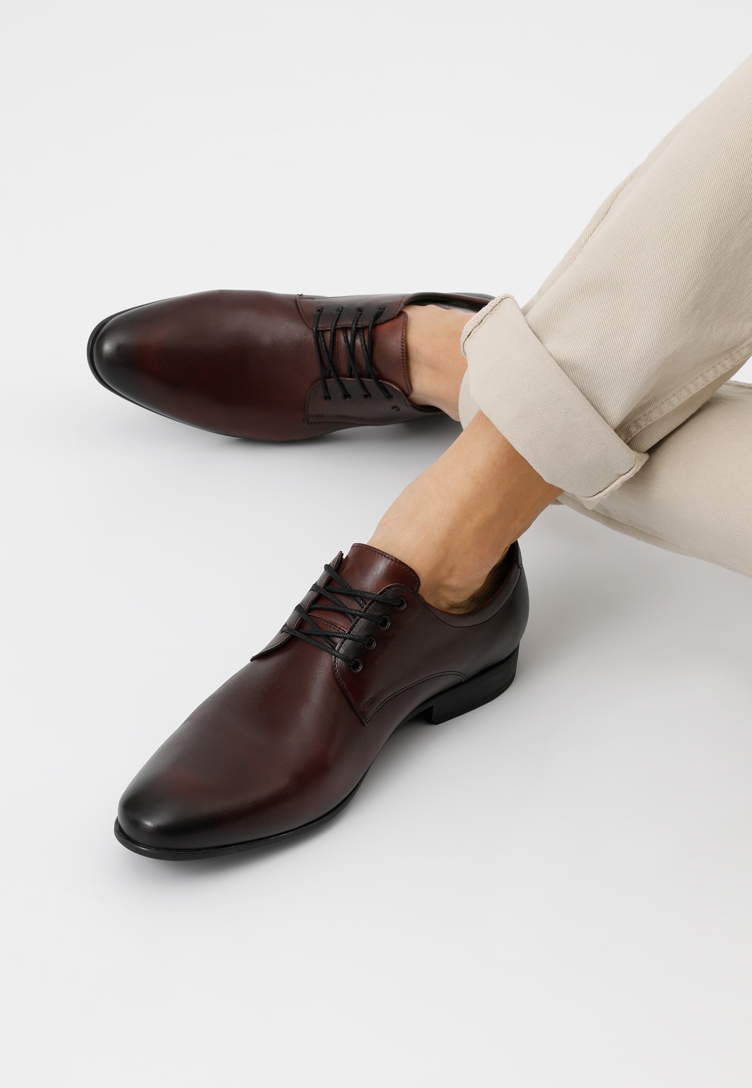 Granatowe wizytowe półbuty męskie ze skóry licowej