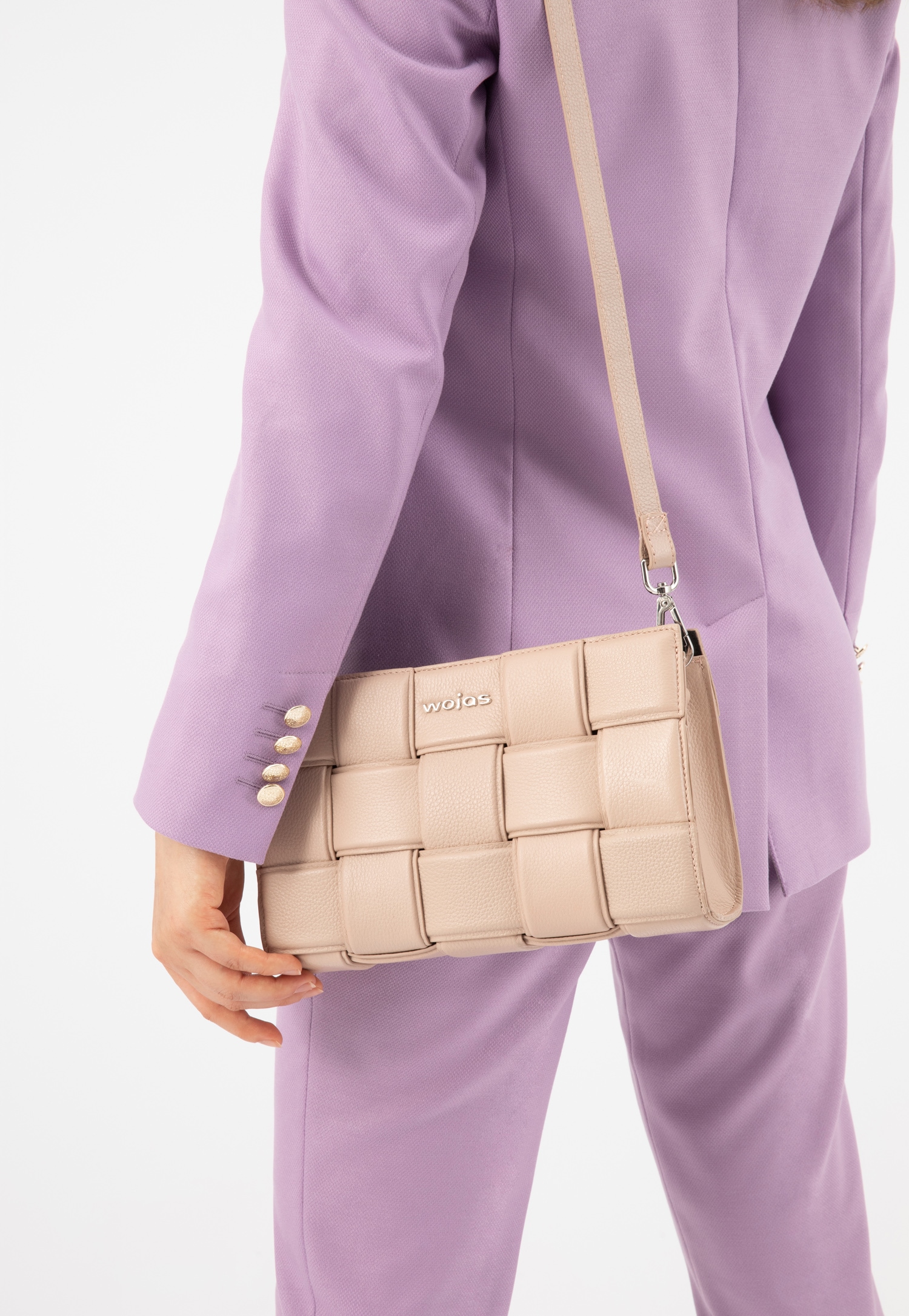 Beżowa torebka damska ze skóry licowej o plecionej strukturze