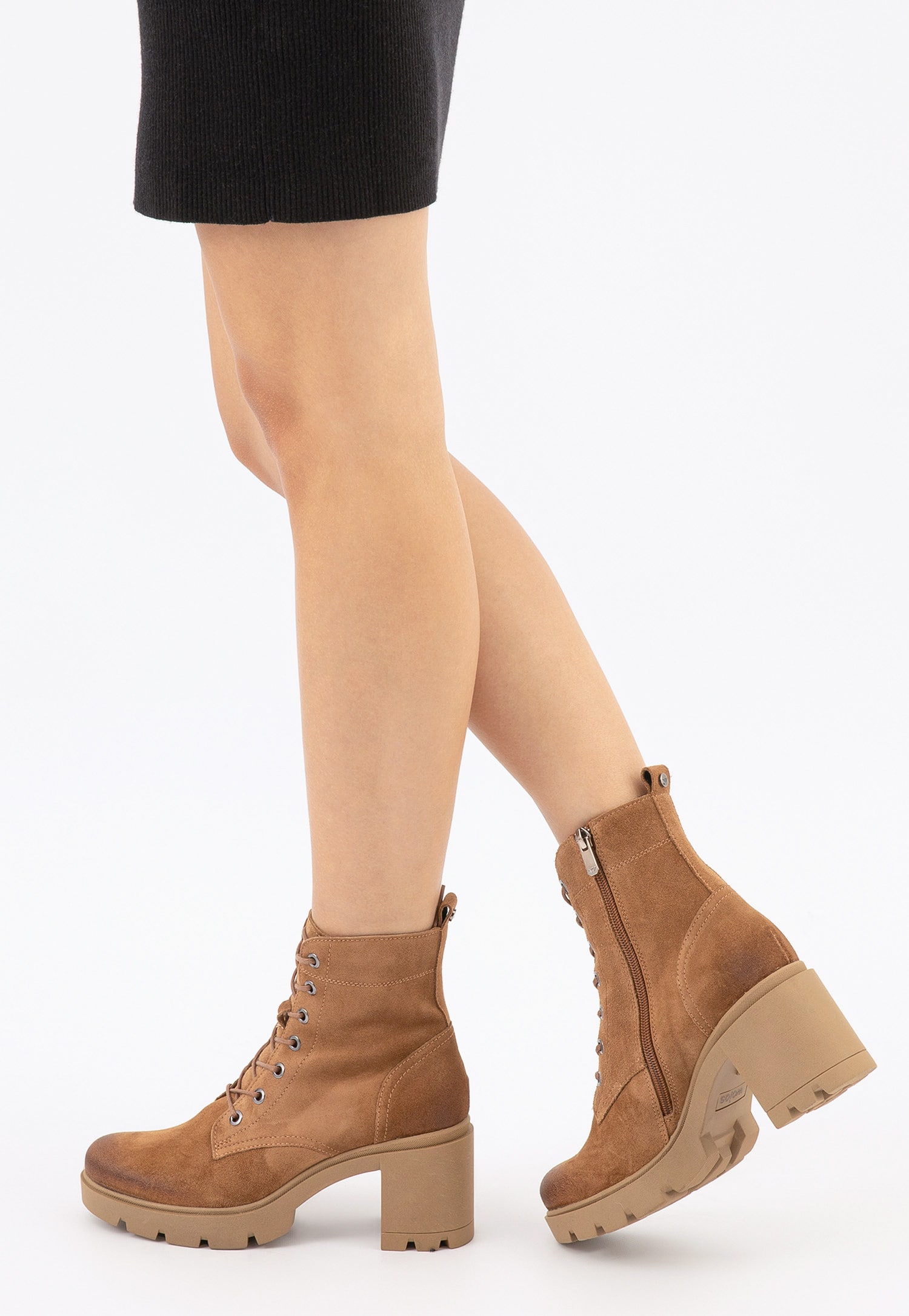 Czarne ocieplane trzewiki damskie na słupku