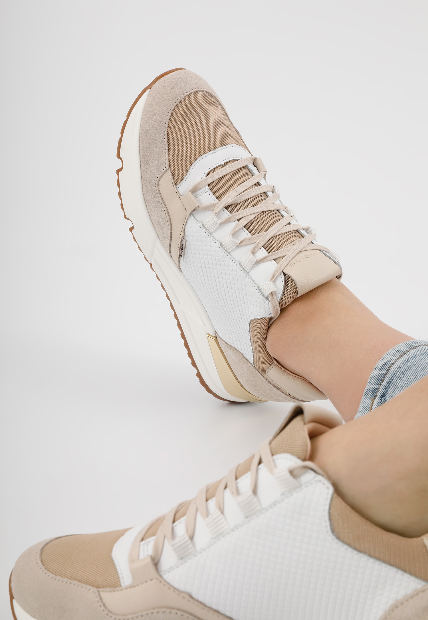 Czarne sneakersy damskie na wysokiej podeszwie