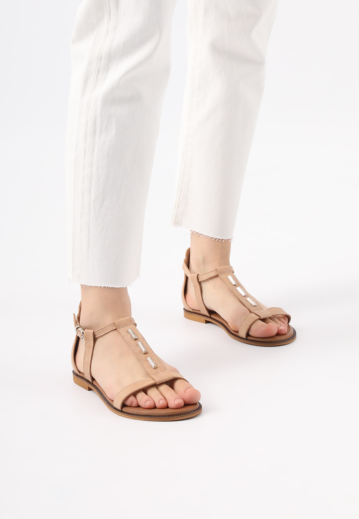 Beżowe sandały damskie w stylu miejskim