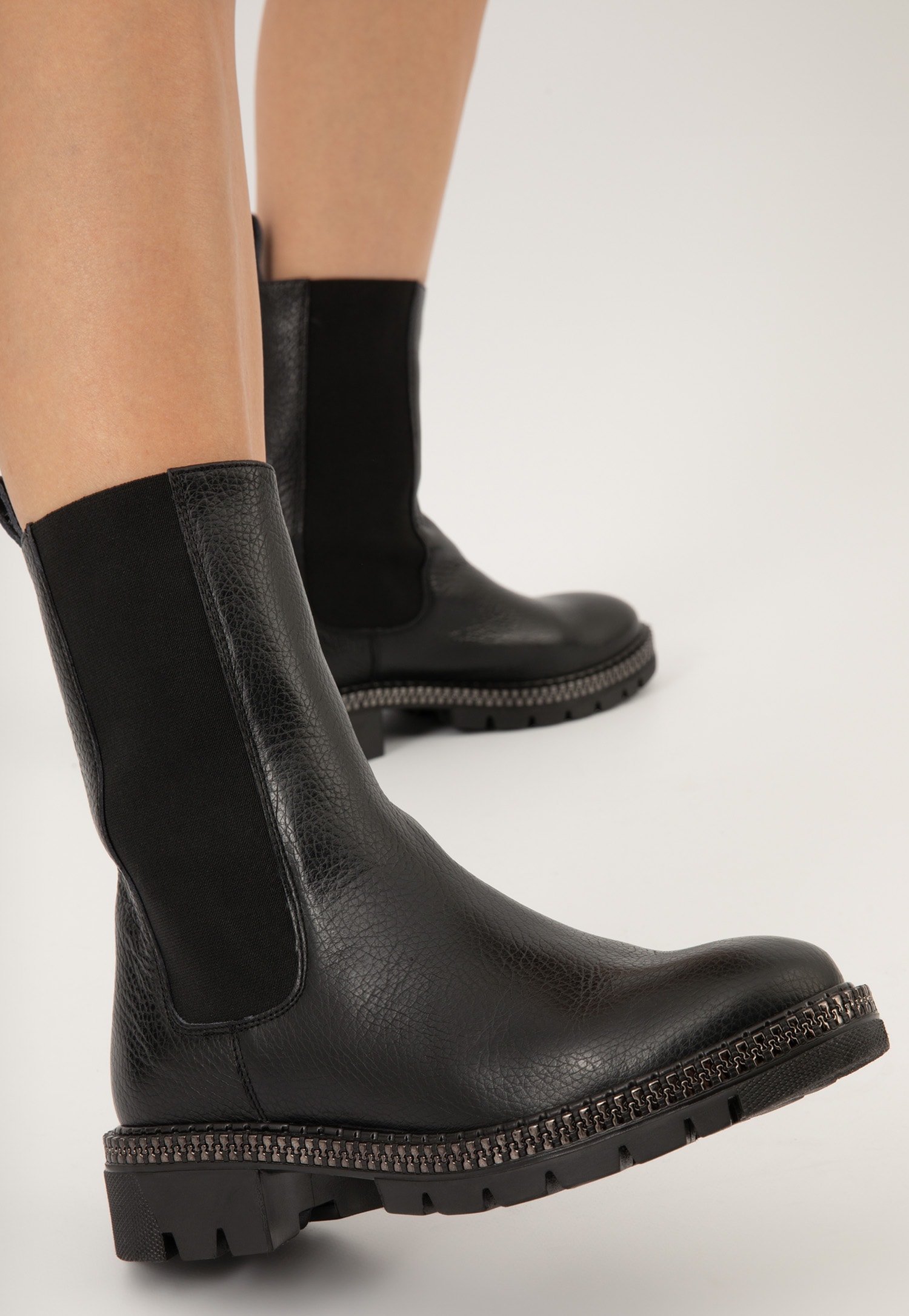 Czarne botki damskie sztyblety ze skóry licowej