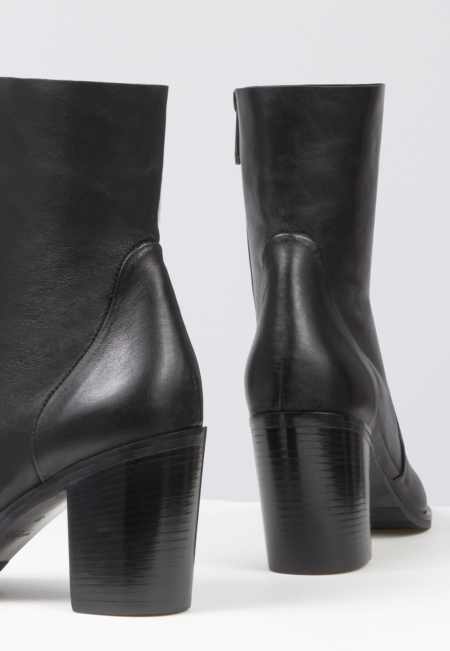 Czarne szykowne botki damskie PREMIUM ze skóry licowej