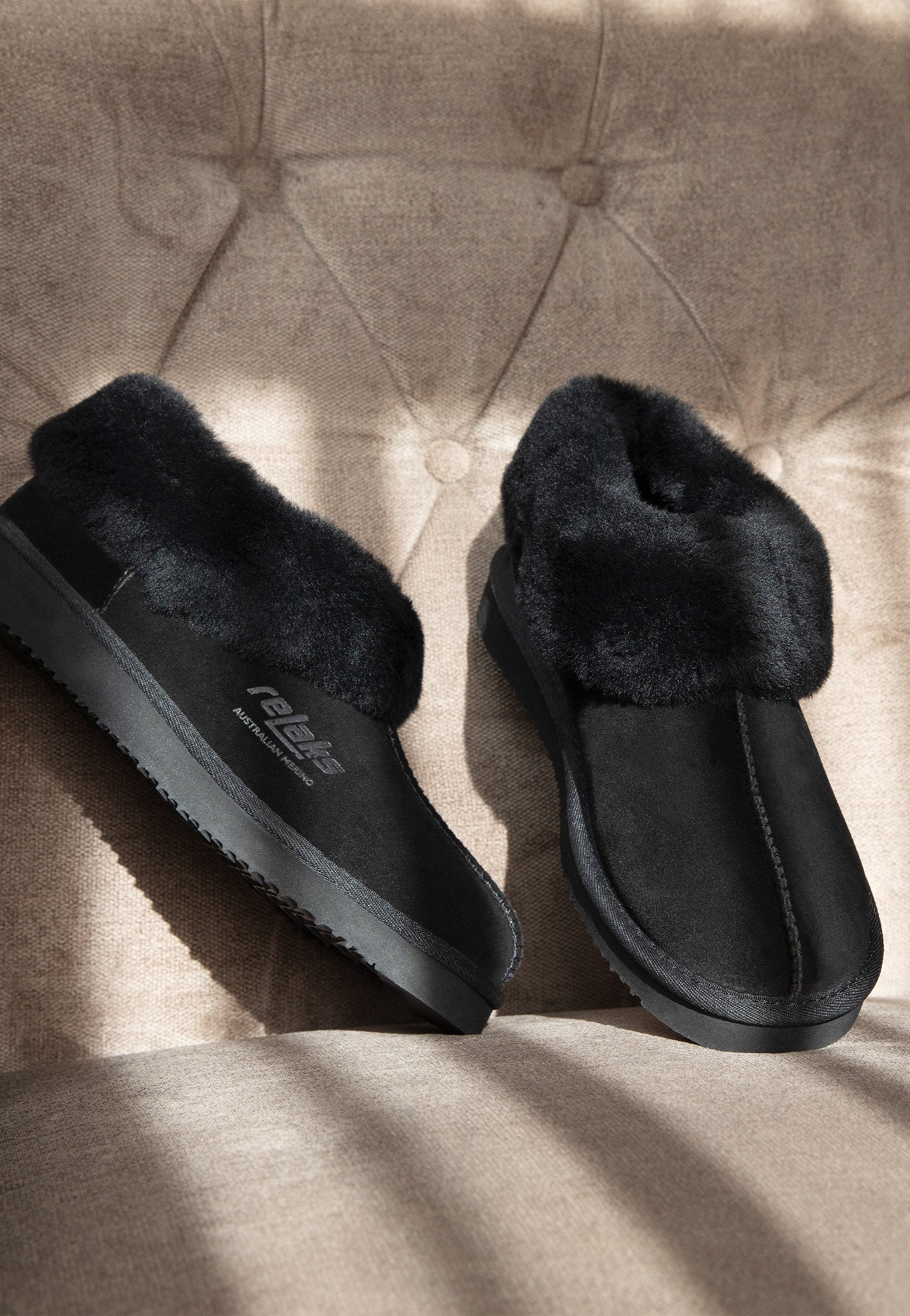 Czarne skórzane kapcie RELAKS z wełną z merynosa