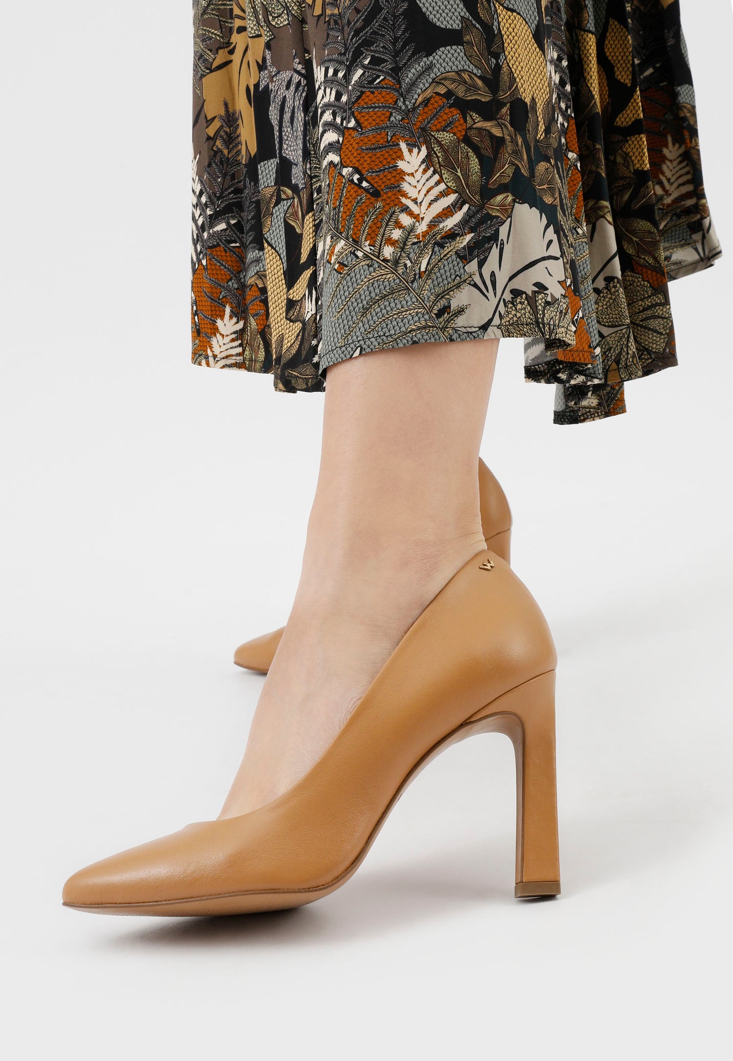 Beżowe skórzane czółenka damskie