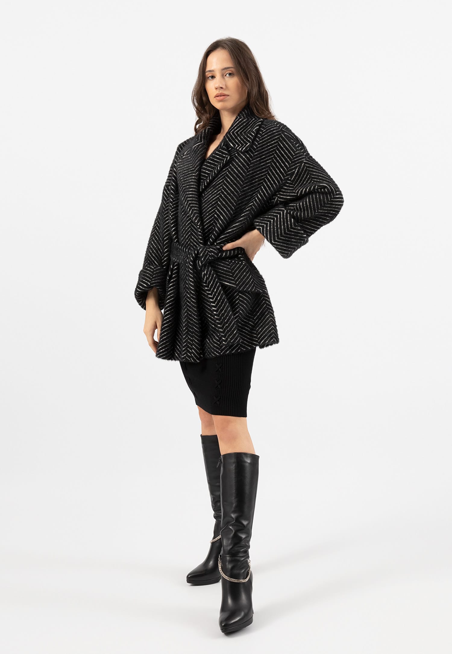 RELAKS krótki puchaty płaszcz damski w kolorze ecru