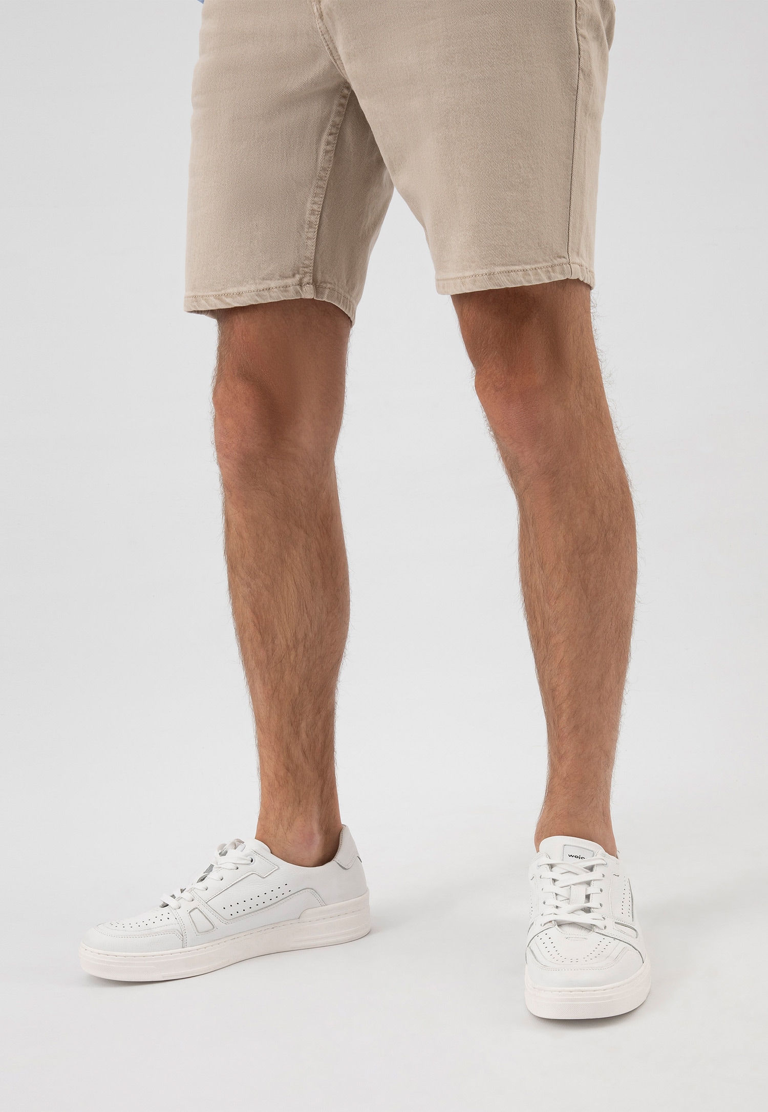 Czarne niskie trampki męskie ze skóry licowej