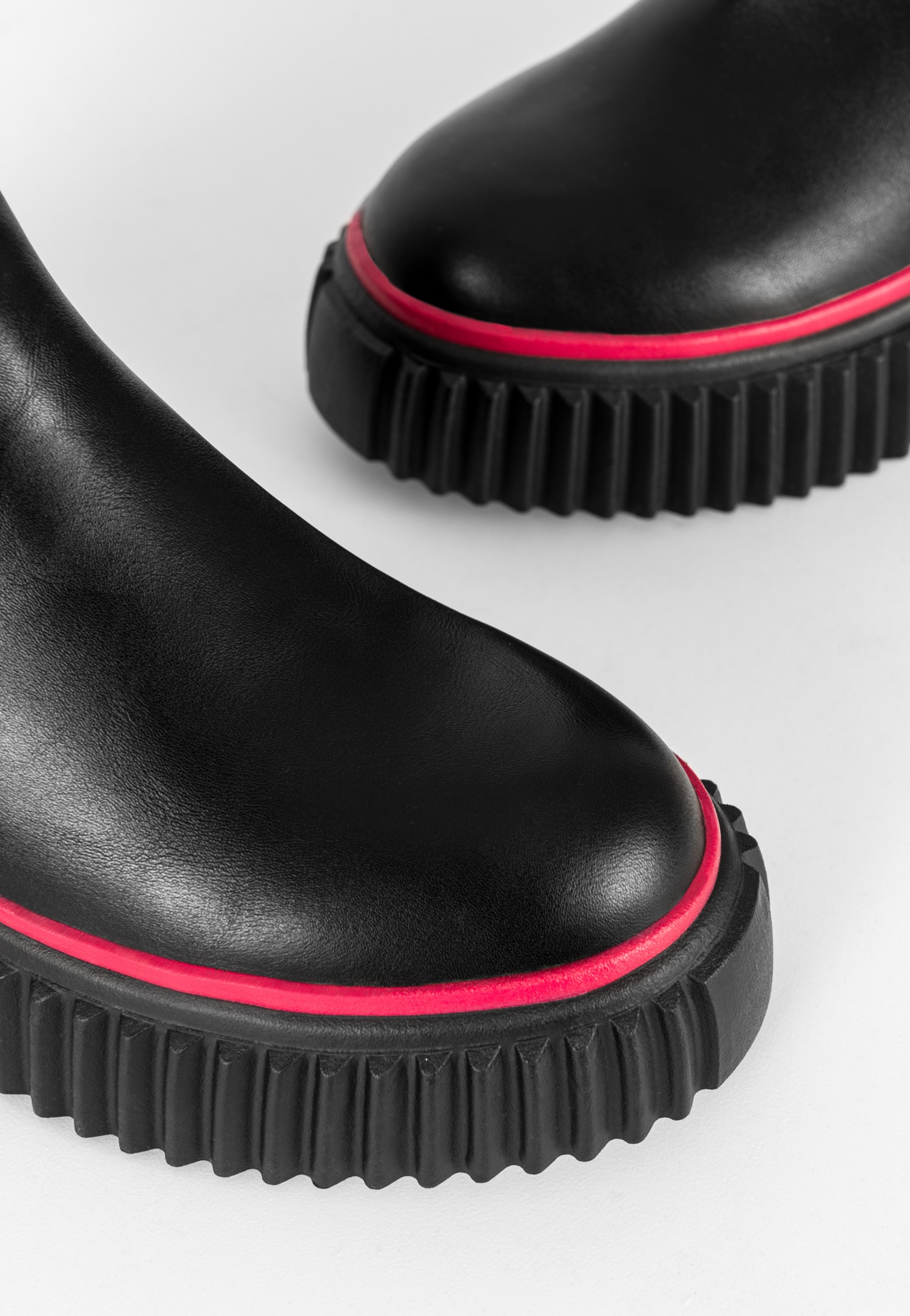 WJS czarne sztyblety z czerwoną obramówką na podeszwie