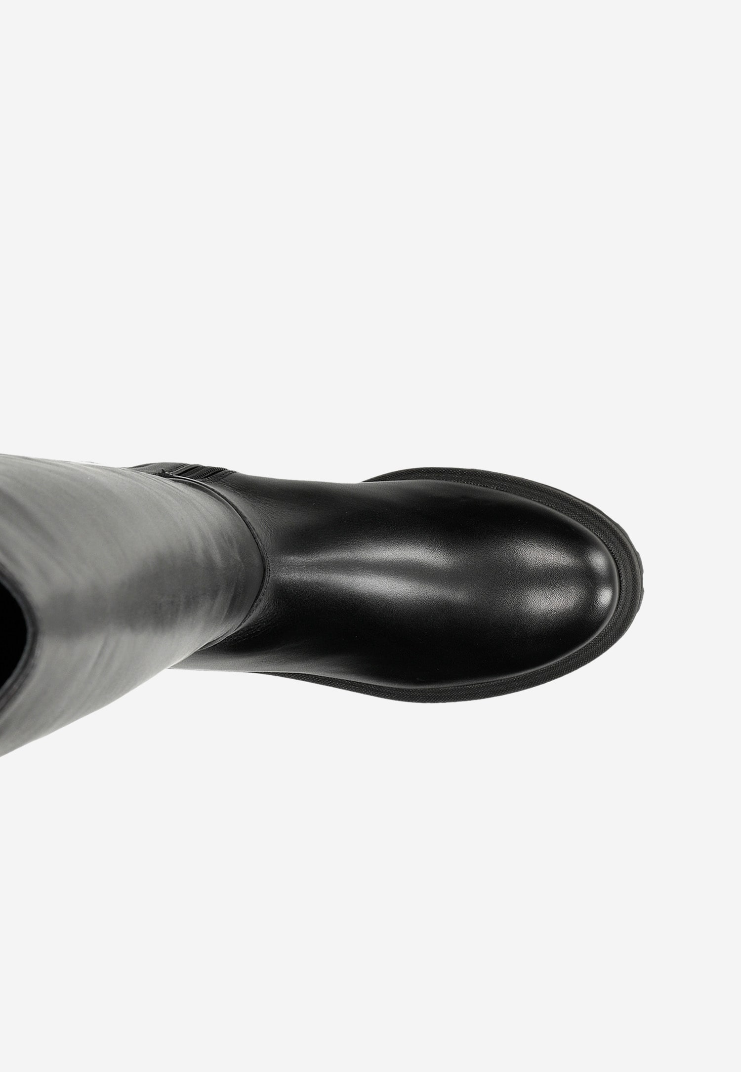 Czarne zimowe kozaki damskie na traktorze