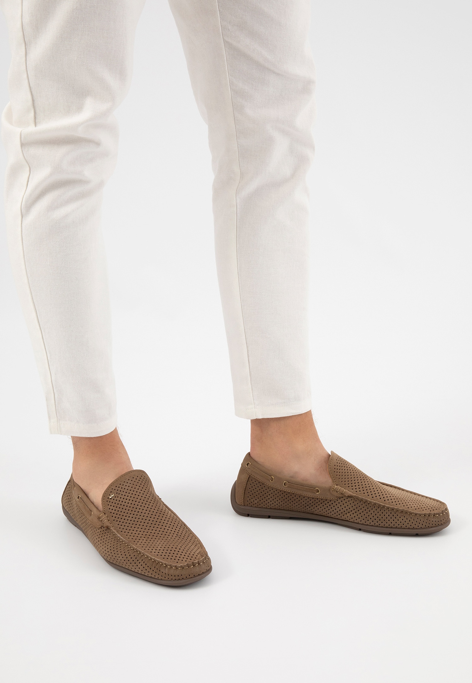 Granatowe mokasyny męskie z perforowaną skórą nubukową