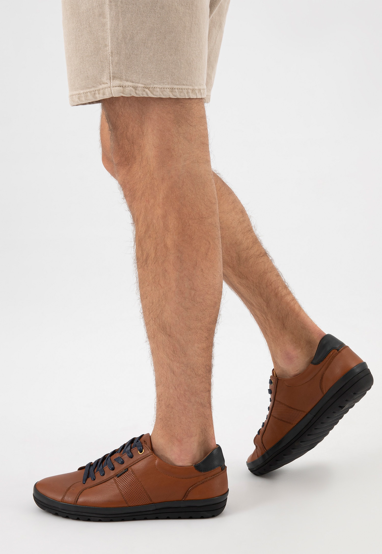 Czarne męskie sneakersy na oryginalnej podeszwie