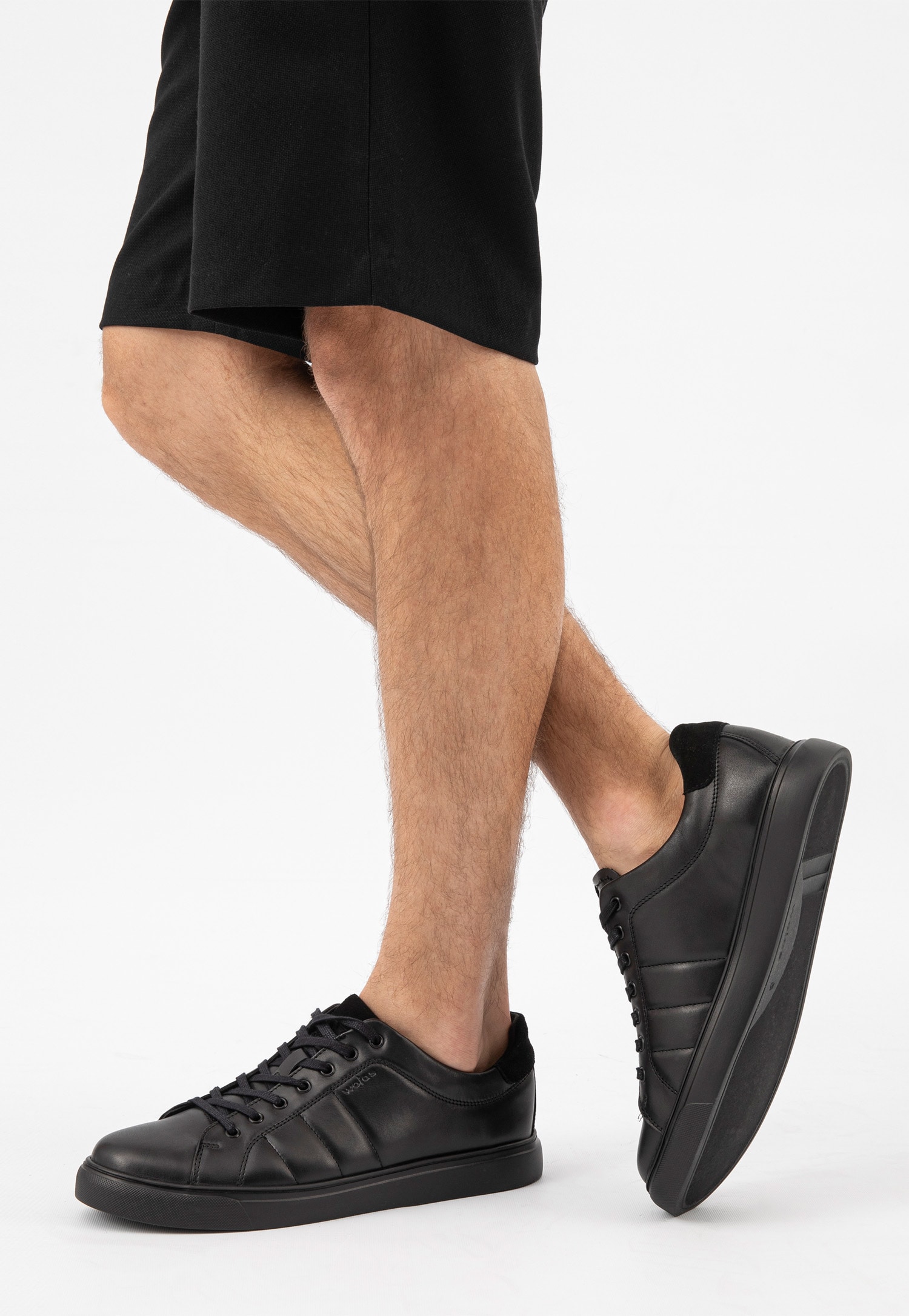 Czarne trampki męskie ze skóry licowej