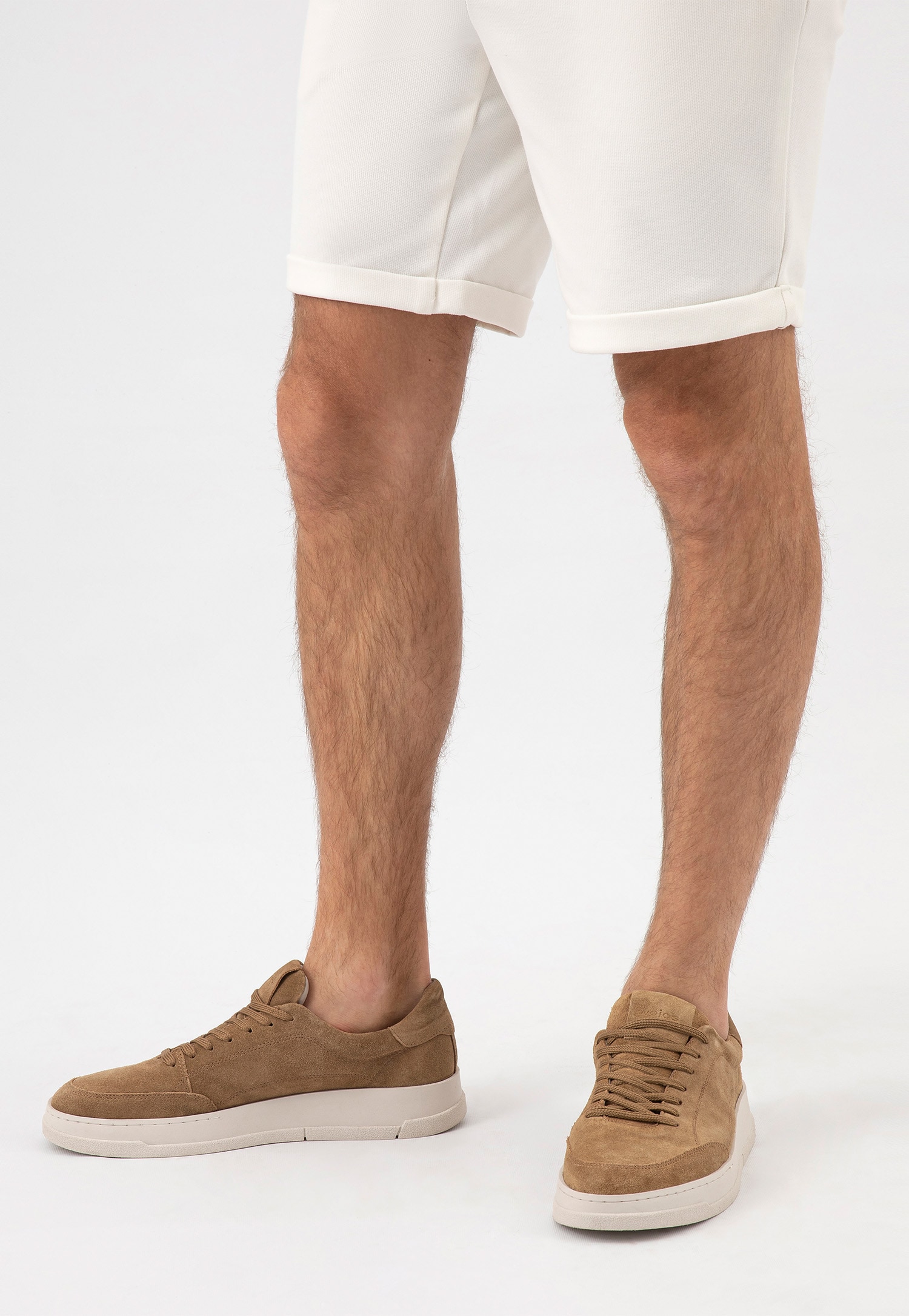 Granatowe półbuty męskie typu trampki z białą podeszwą