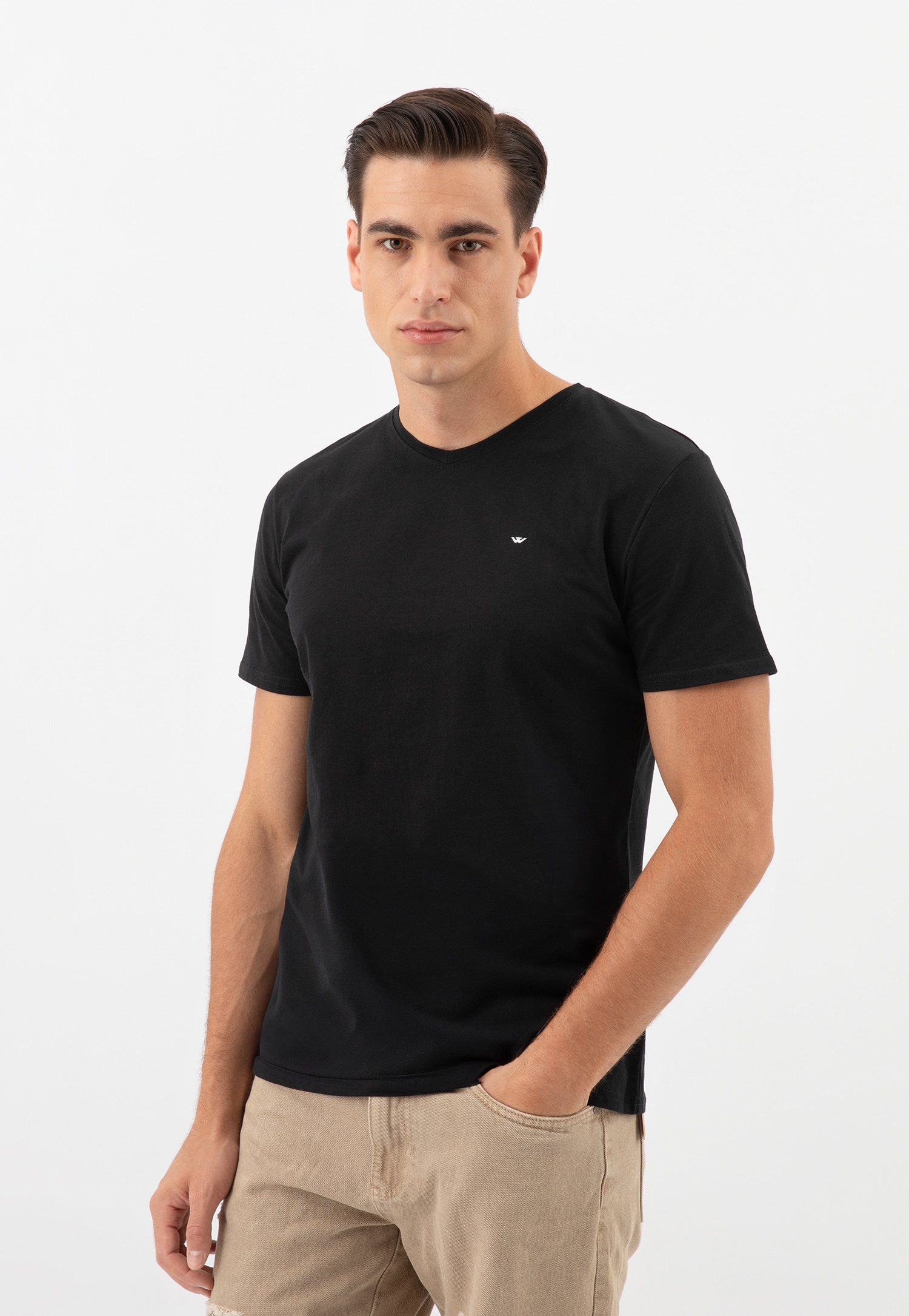 Czarna koszulka męska z dekoltem w serek