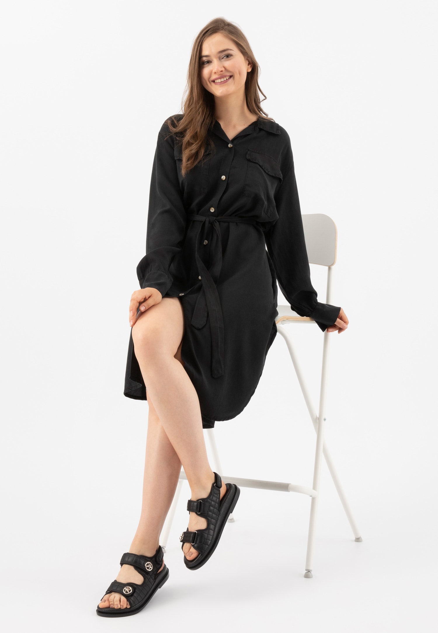 Czarne płaskie sandały damskie z pikowaniem