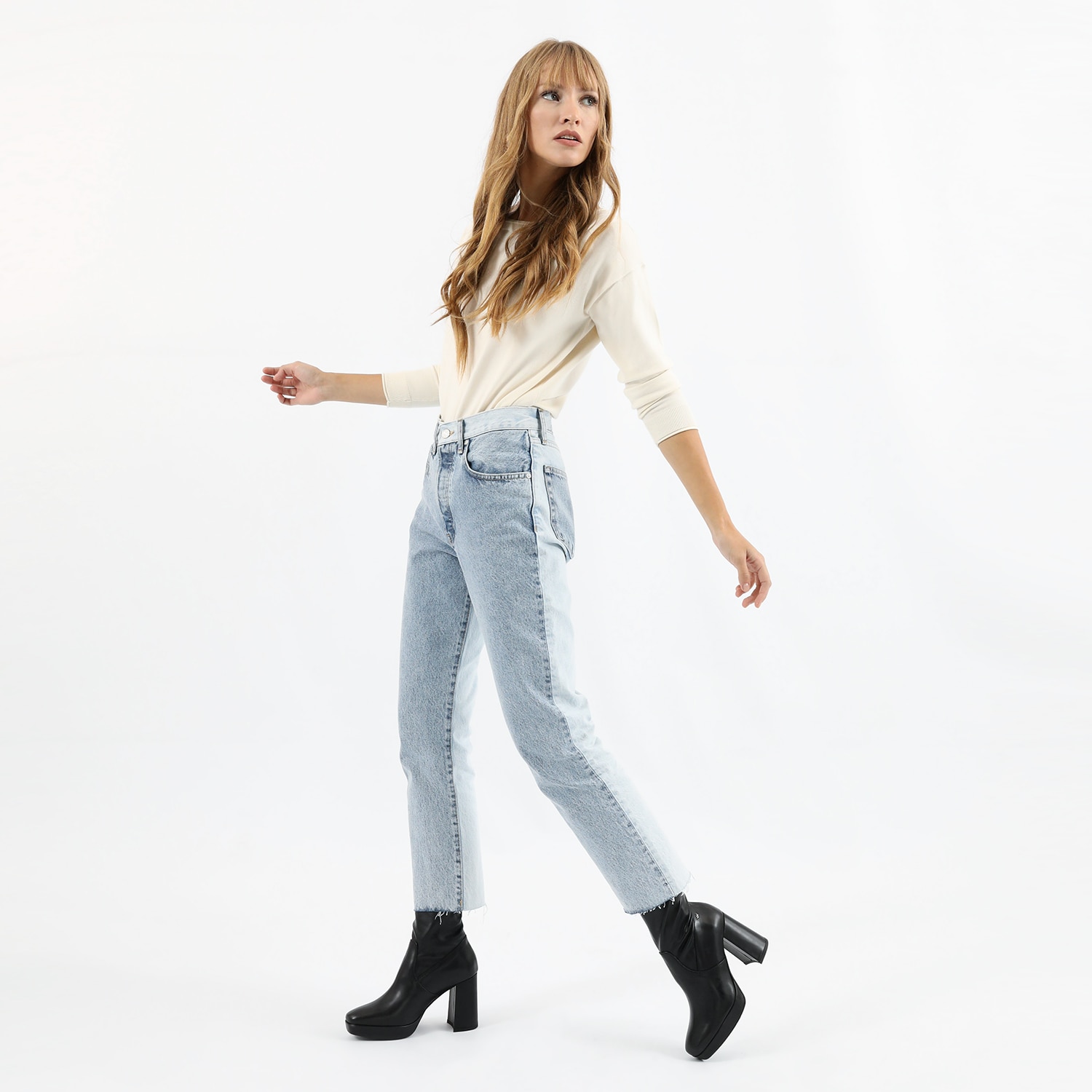 Czarne botki damskie na słupku w modowym wydaniu