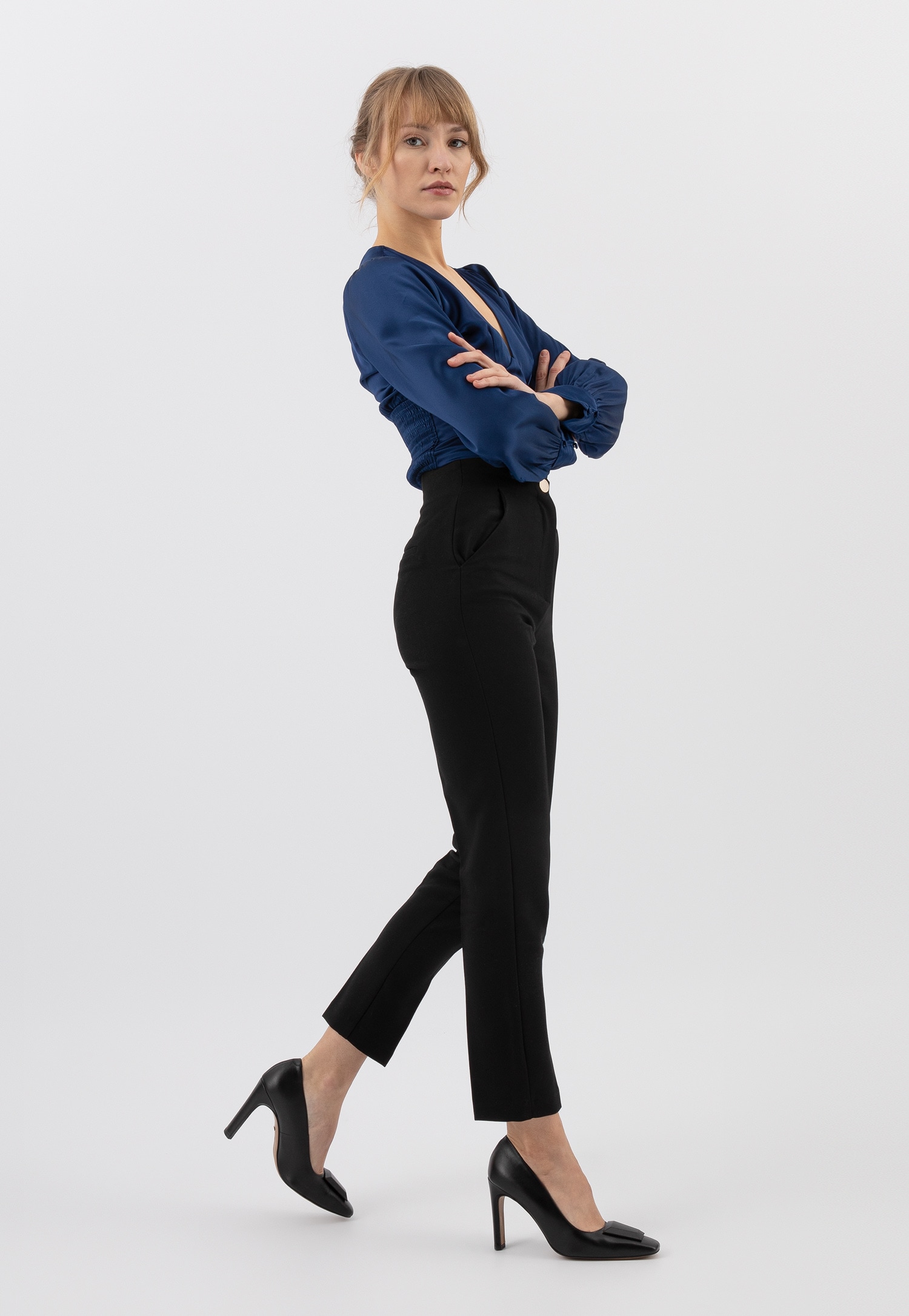 Czarne czółenka wieczorowe z ozdobą na przodzie