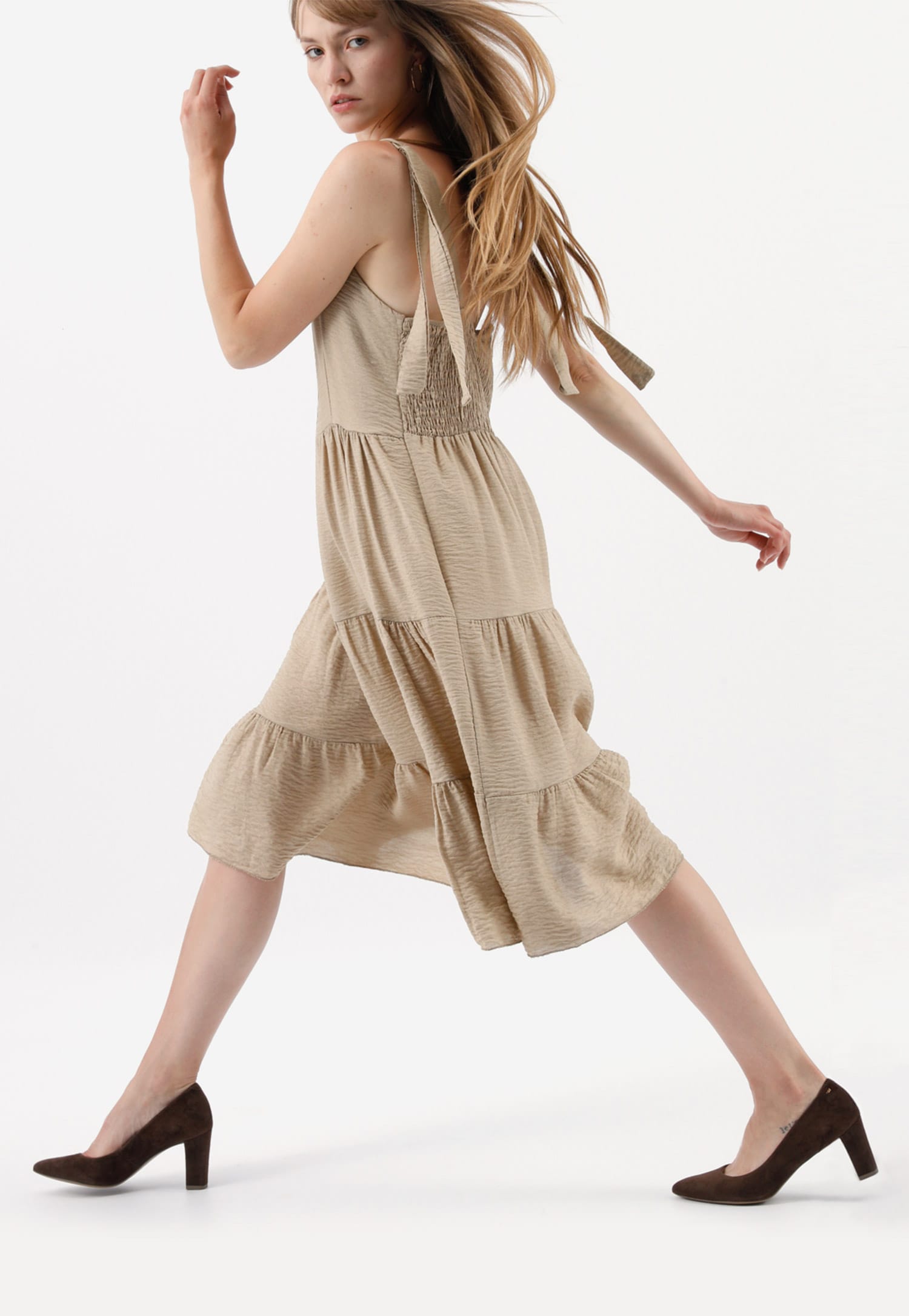 Brązowe welurowe czółenka damskie