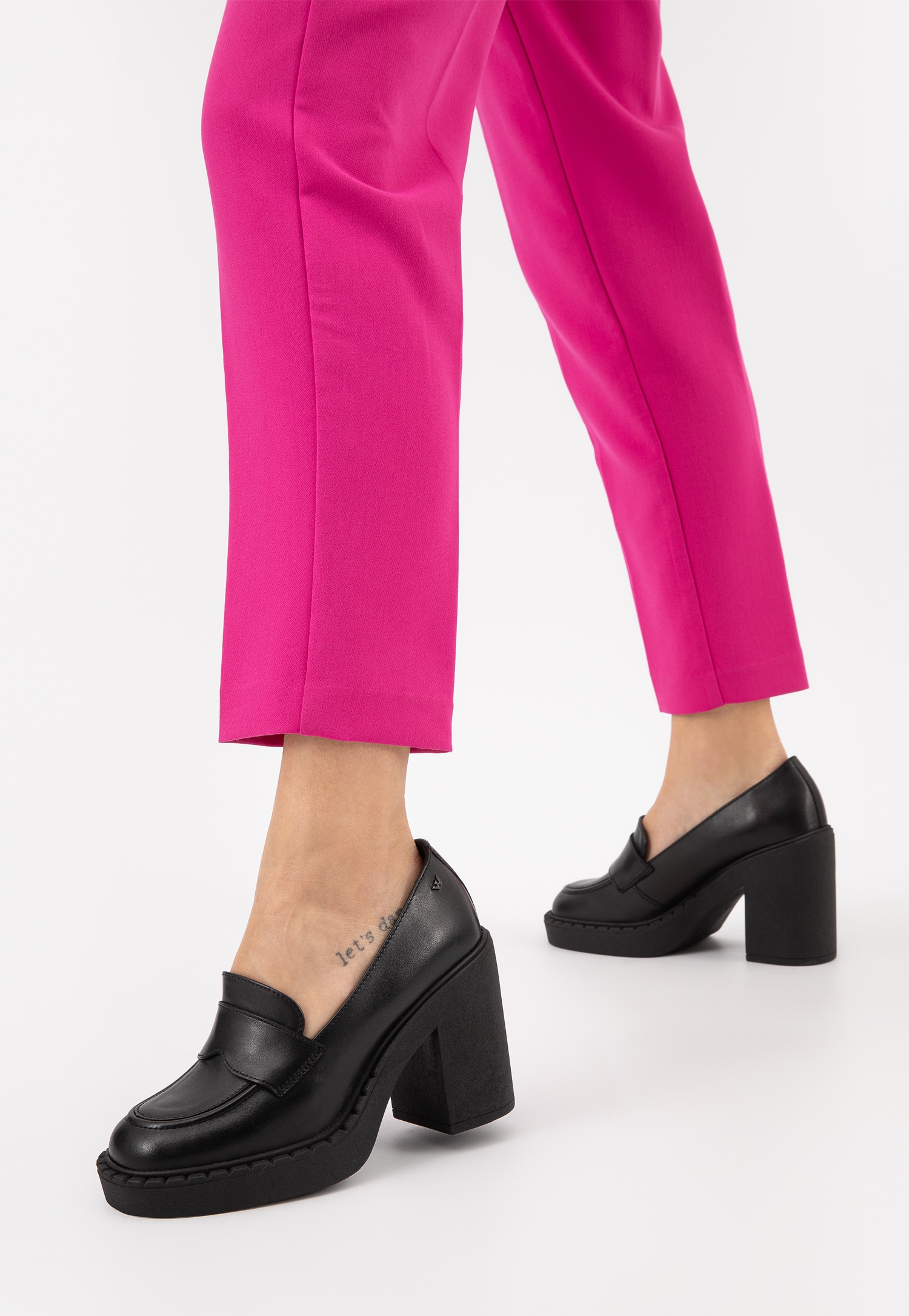 Czarne mokasyny damskie na masywnym obcasie