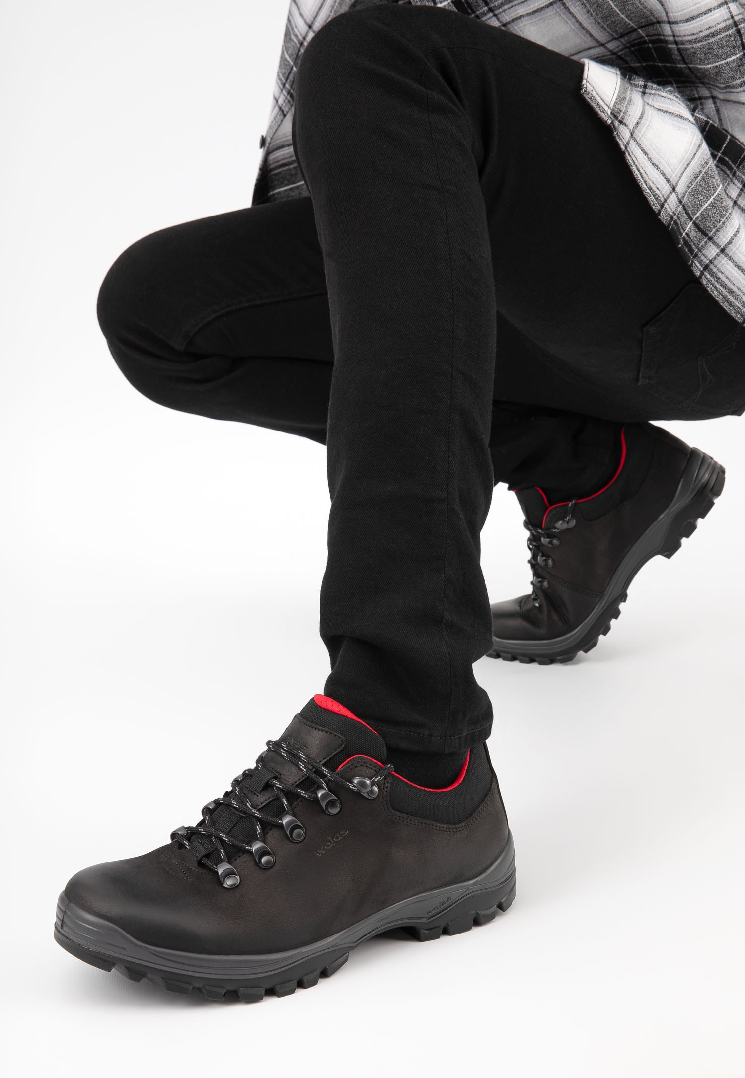 Czarne półbuty trekkingowe ze skóry crazy horse i dzianiny