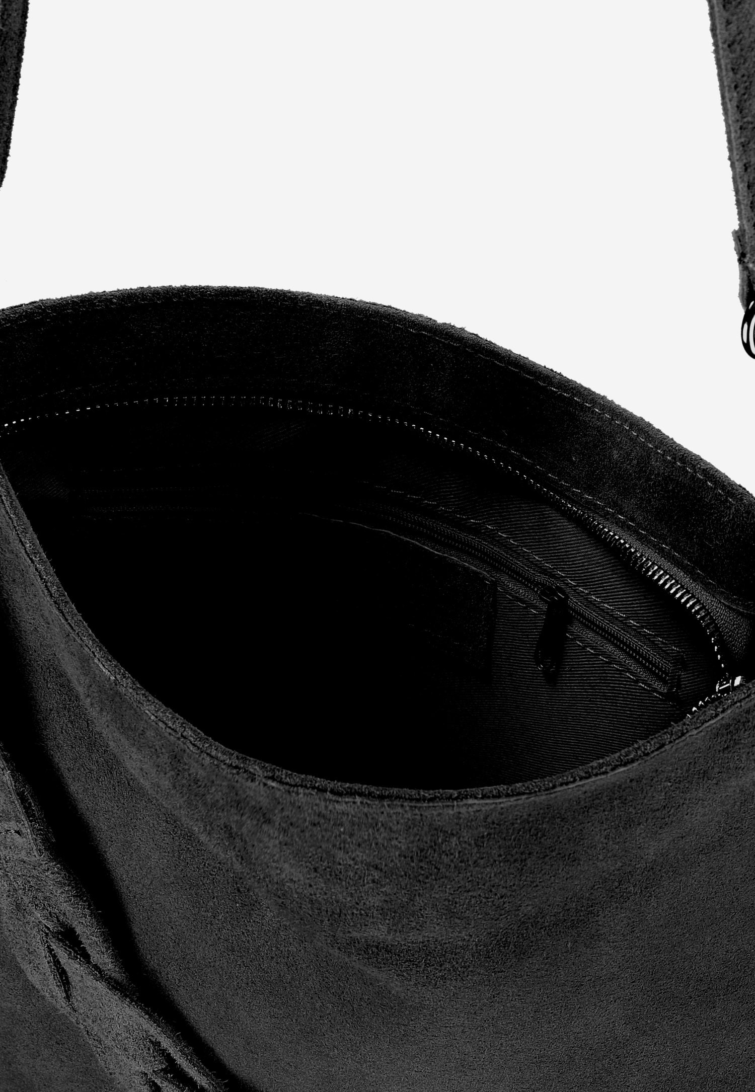 Czarna shopperka z ozdobnymi frędzlami