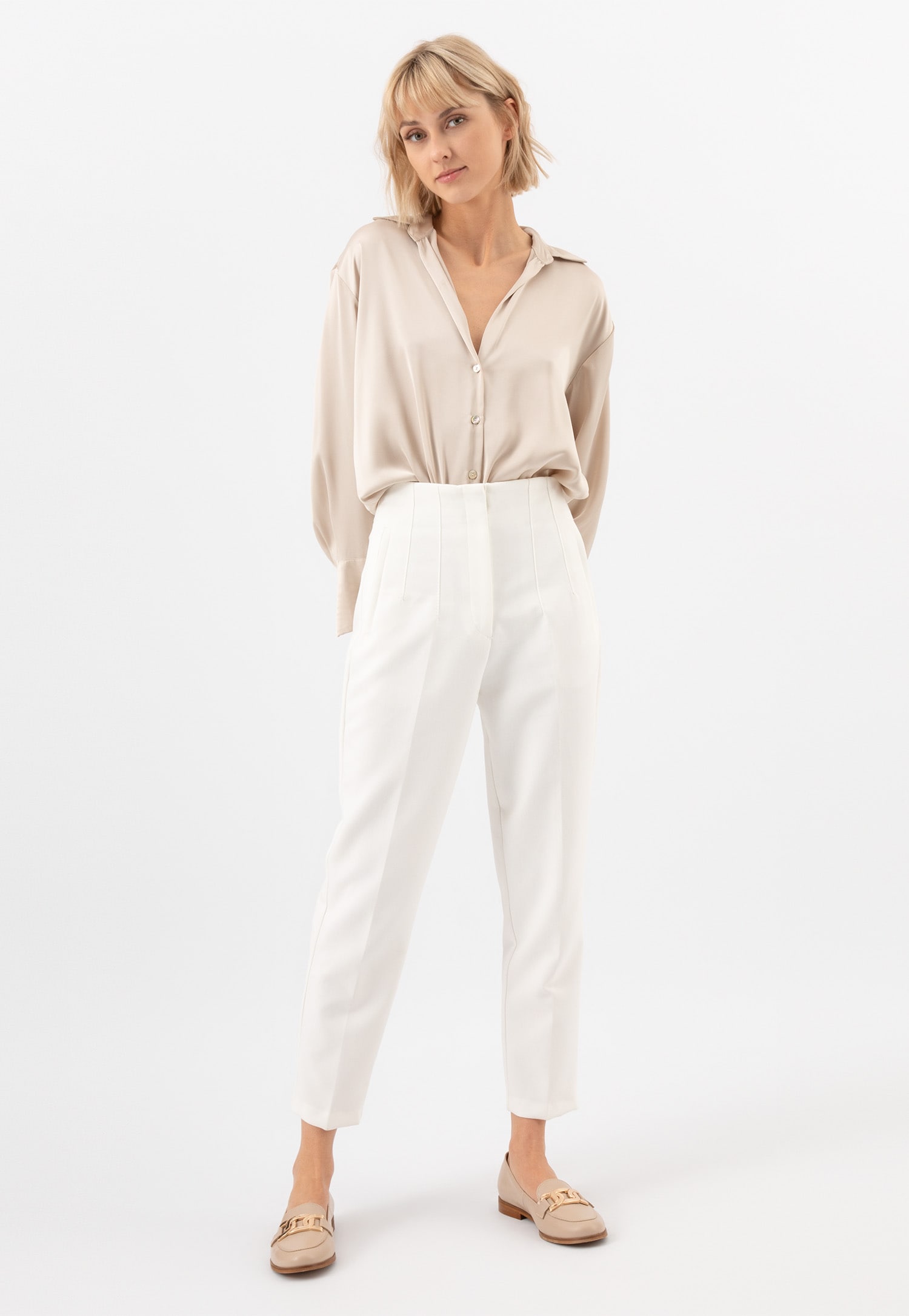 Czarne lakierowane mokasyny damskie z ozdobnym szerokim łańcuchem