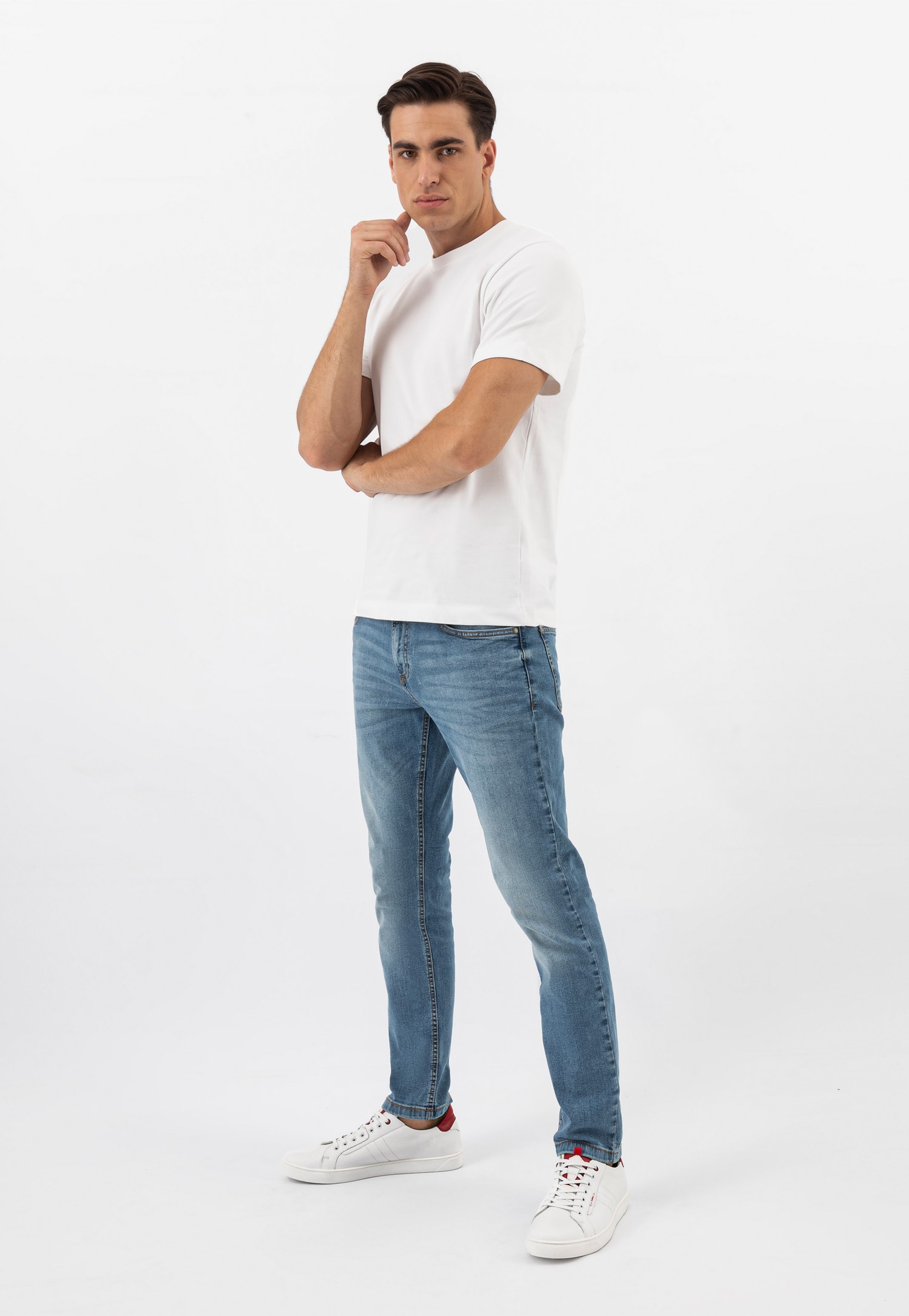 Granatowe trampki męskie na białej podeszwie