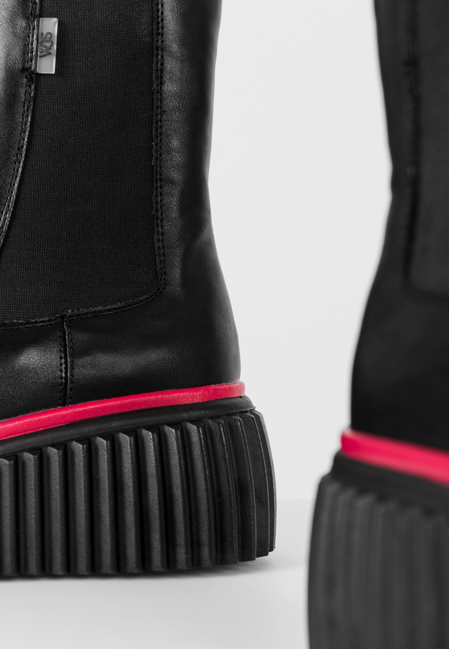 WJS czarne sztyblety z czerwoną obramówką na podeszwie