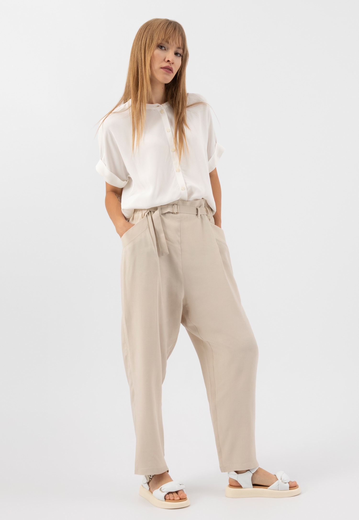 Białe oryginalne sandały damskie na płaskiej podeszwie