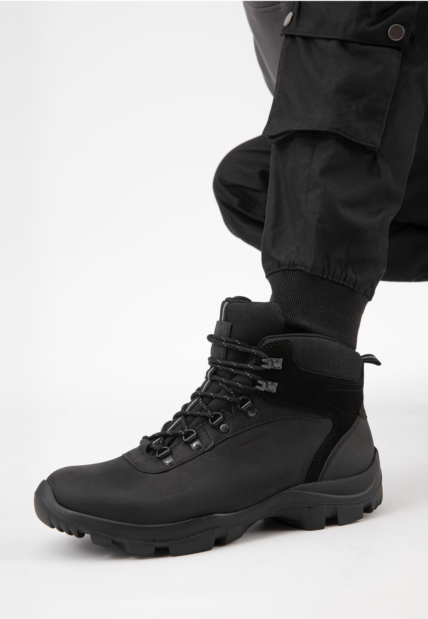 Czarne wysokie trzewiki trekkingowe