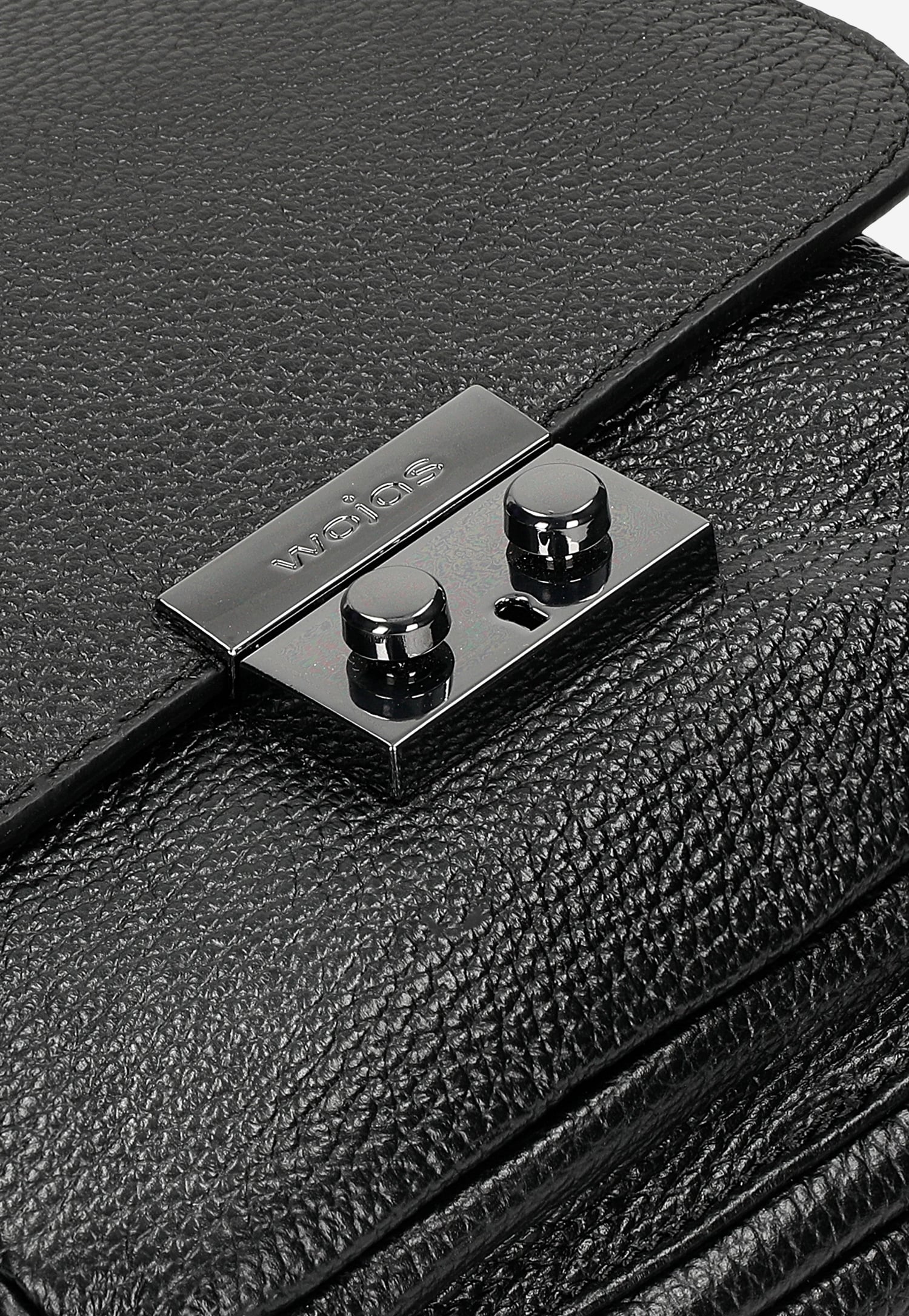 Czarny plecak damski z ciemnymi metalowymi elementami