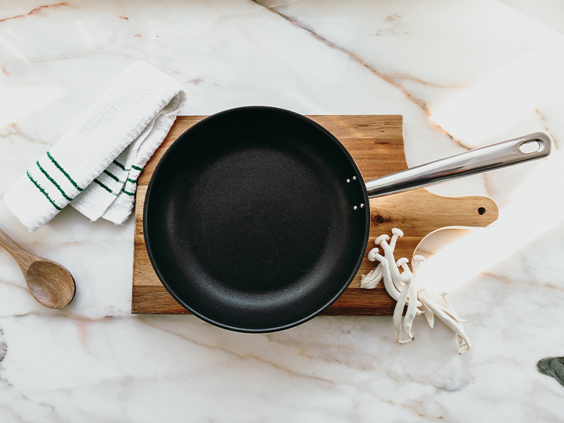 Frigideira com cabo cónica antiaderente