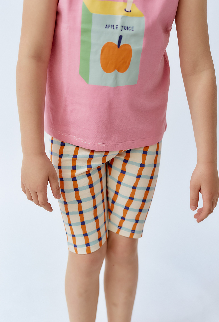 Krótkie legginsy w kolorową atkę