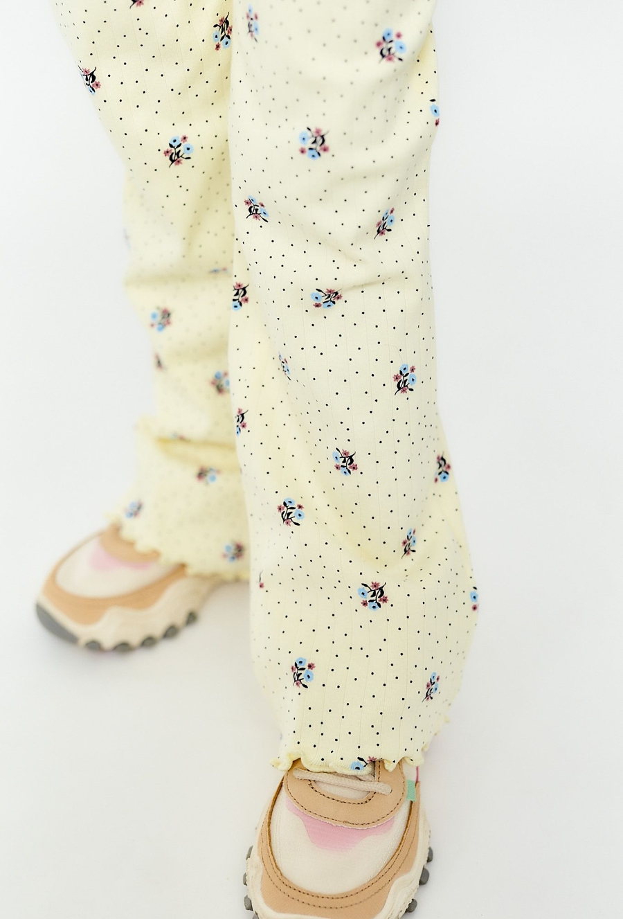 Spodnie w drobne kwiatki