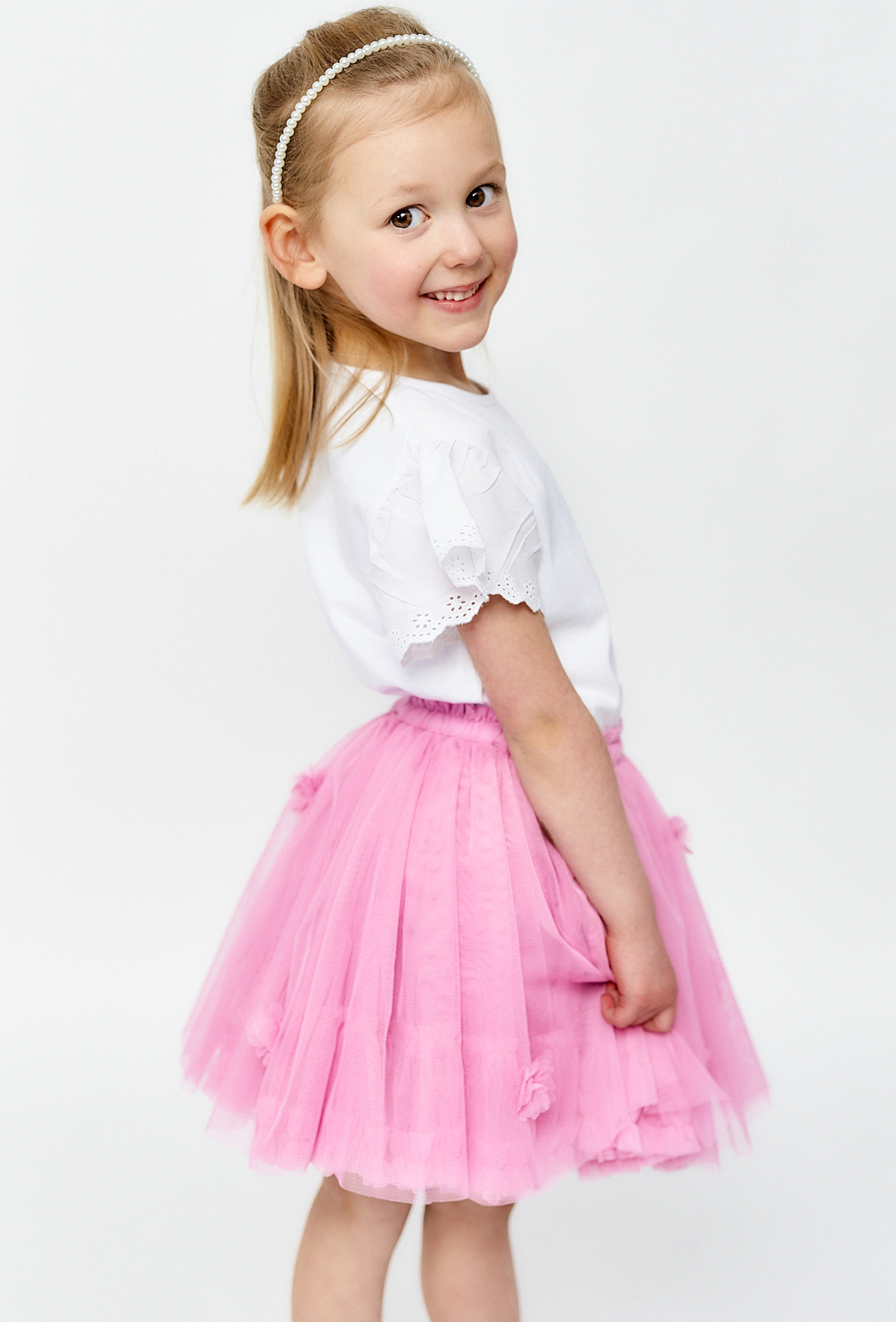T-shirt dziewczęcy z ozdobnymi rękawami - biały