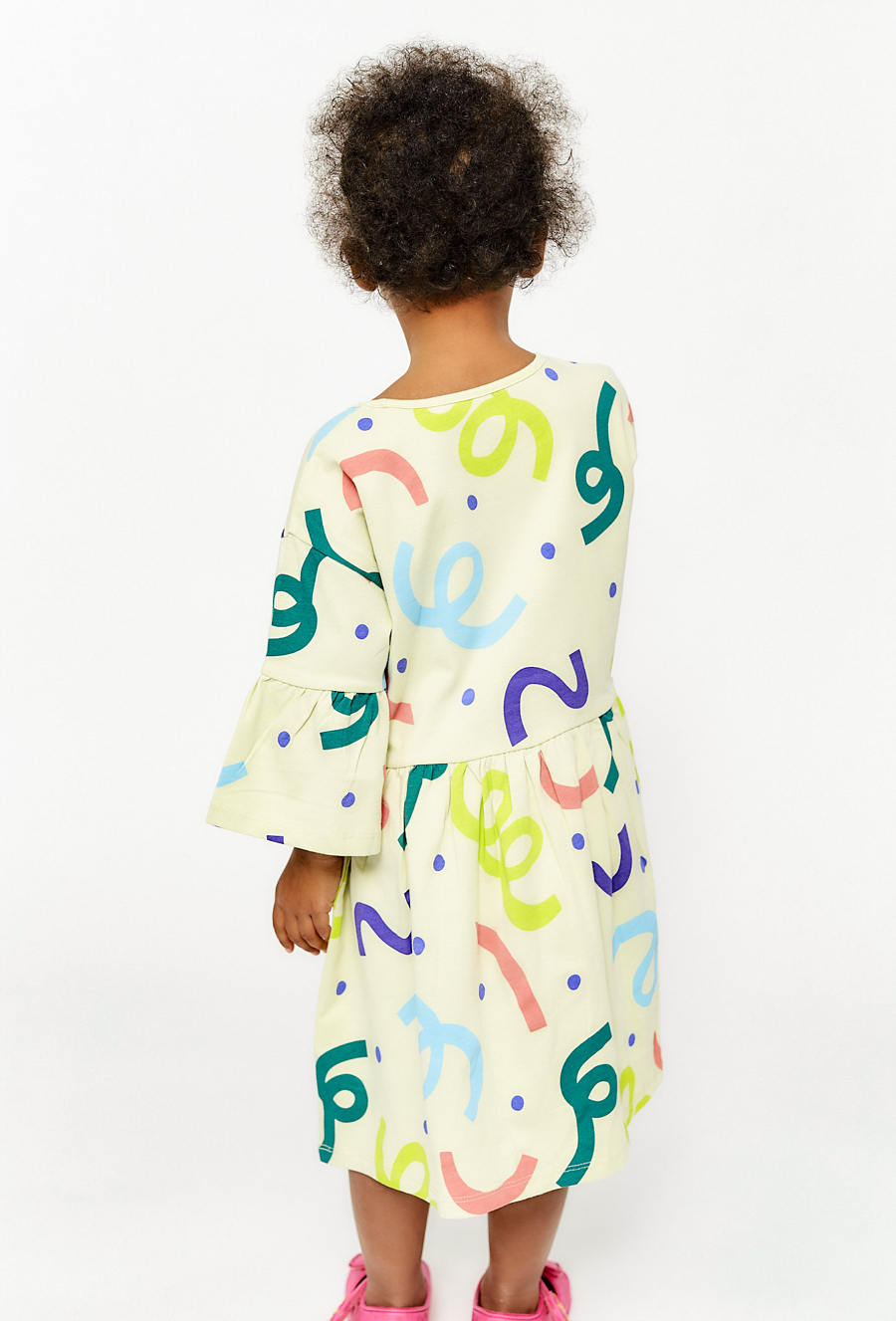 Sukienka w kolorowe wzory - rękaw 3/4