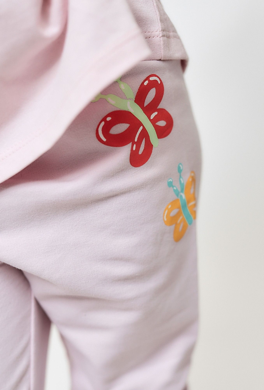 Jasnoróżowe legginsy z motylkami