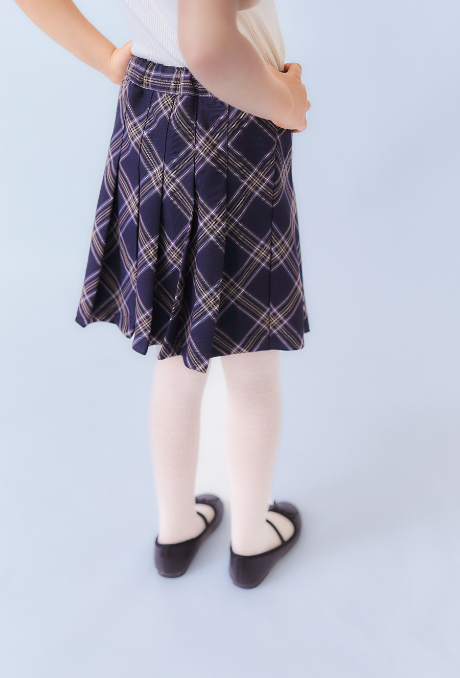 Granatowa ótka spódnica dziewczęca w atę.