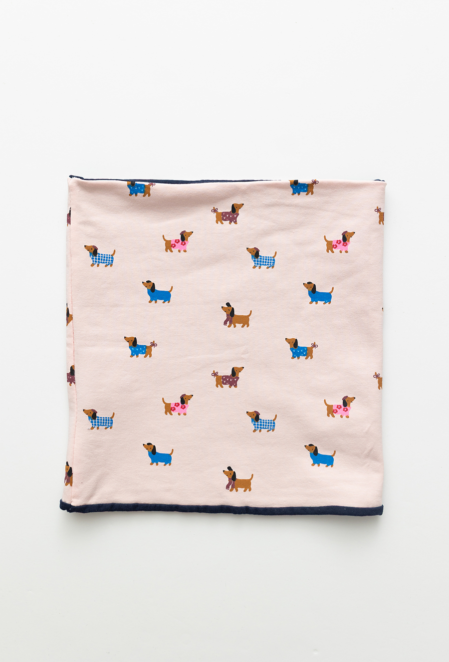 Różowy dwustronny komin dziecięcy – jamniki.